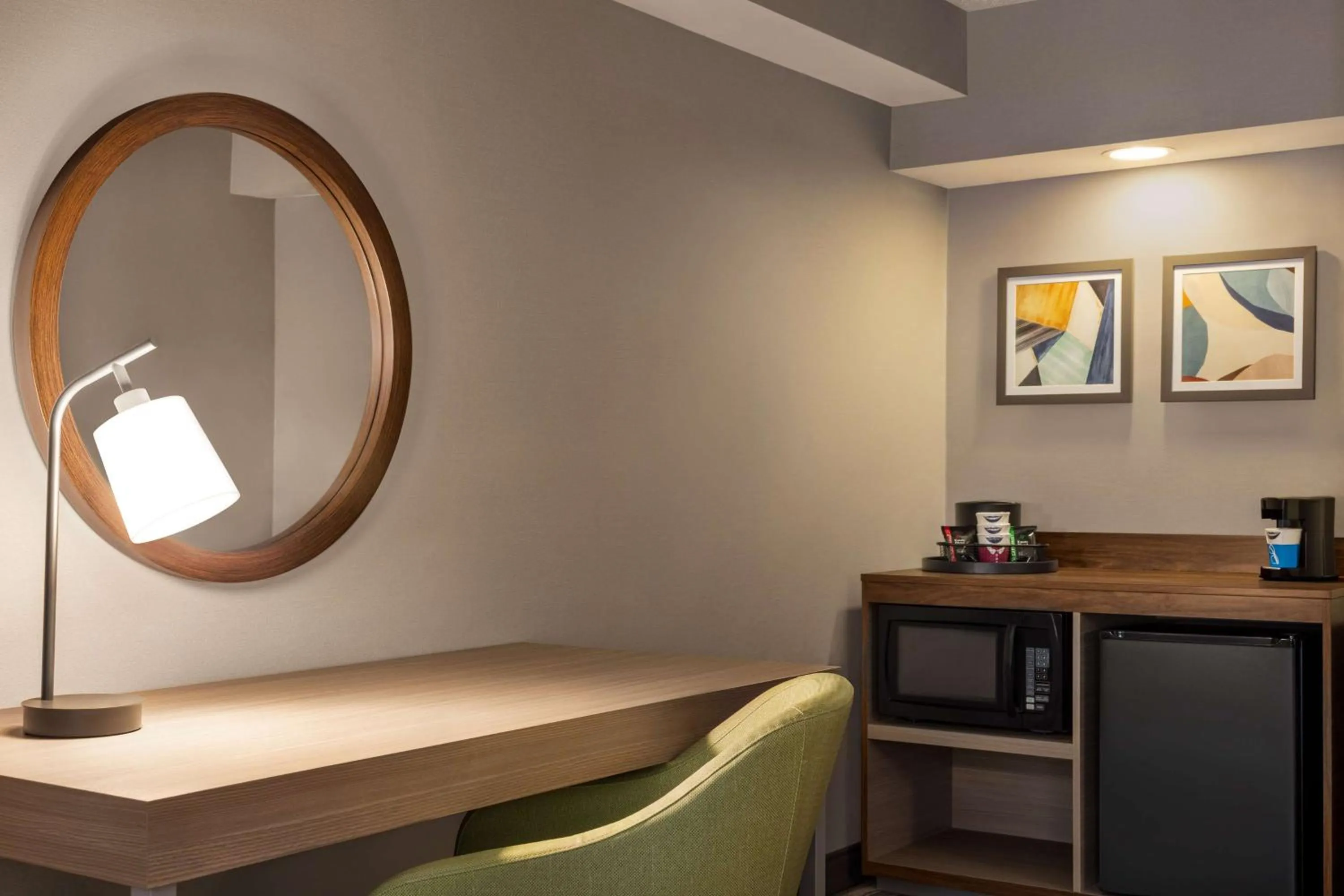 Bedroom in Hampton by Hilton Shelton