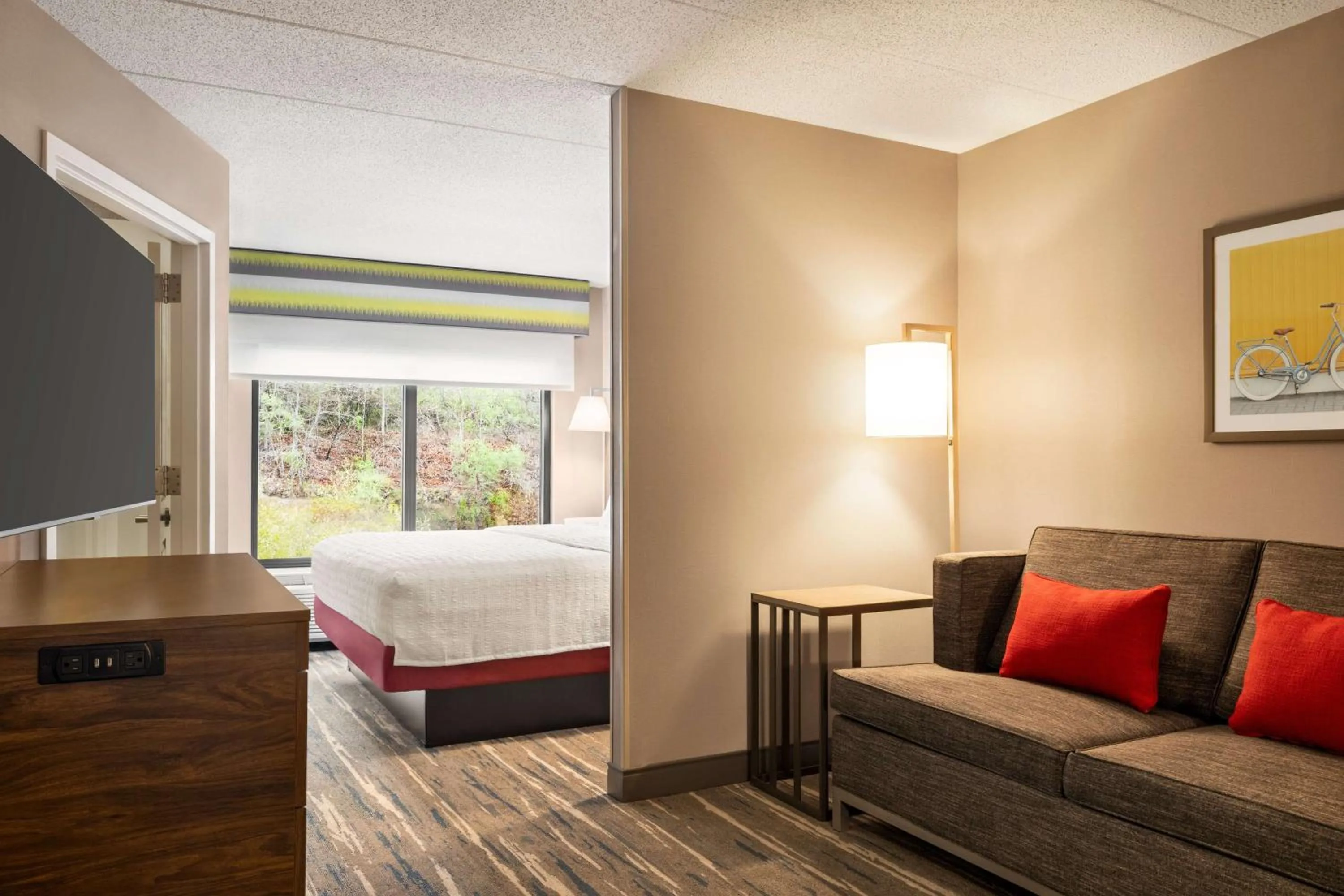 Living room, Bed in Hampton by Hilton Shelton