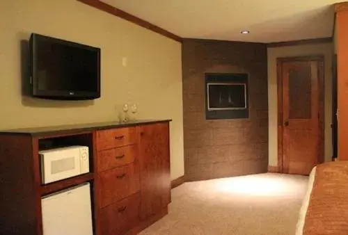 TV/Entertainment Center in Avalon Lodge South Lake Tahoe