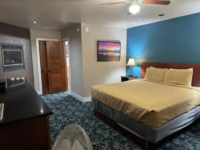 Bedroom in Avalon Lodge South Lake Tahoe