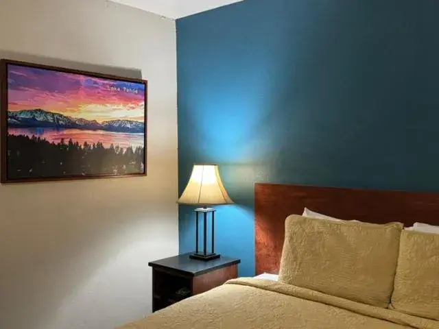 King Room (No A/C) in Avalon Lodge South Lake Tahoe King Room (No A/C) in Avalon Lodge South Lake Tahoe