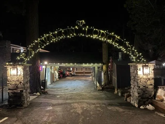 Facade/entrance in Avalon Lodge South Lake Tahoe