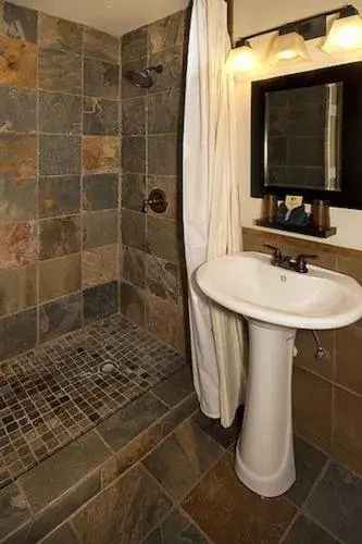 Bathroom in Avalon Lodge South Lake Tahoe