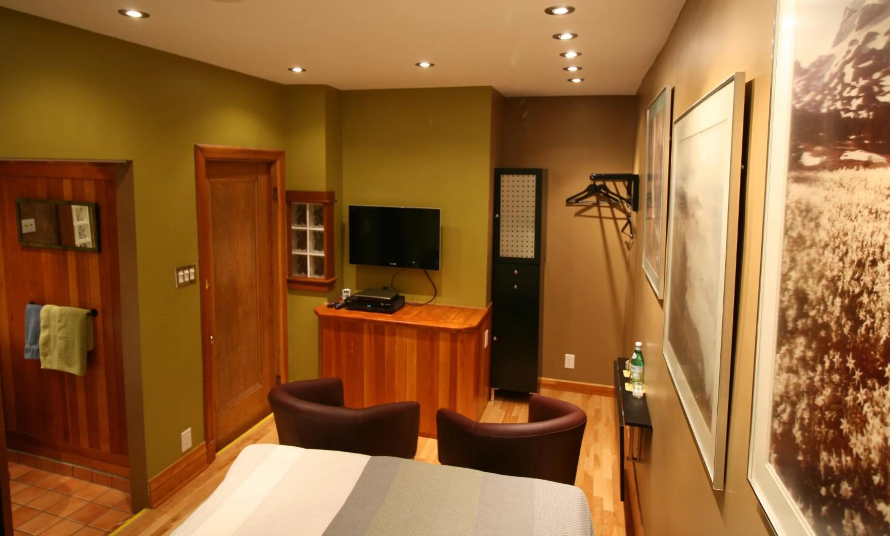 Seating area in A La Carte Bed & Breakfast