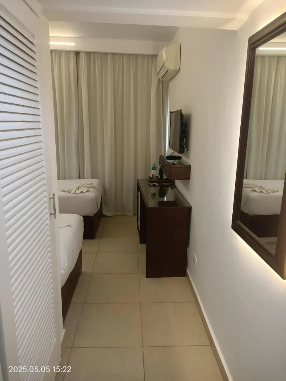 Photo of the whole room, Bed in Salma Hotel Cairo