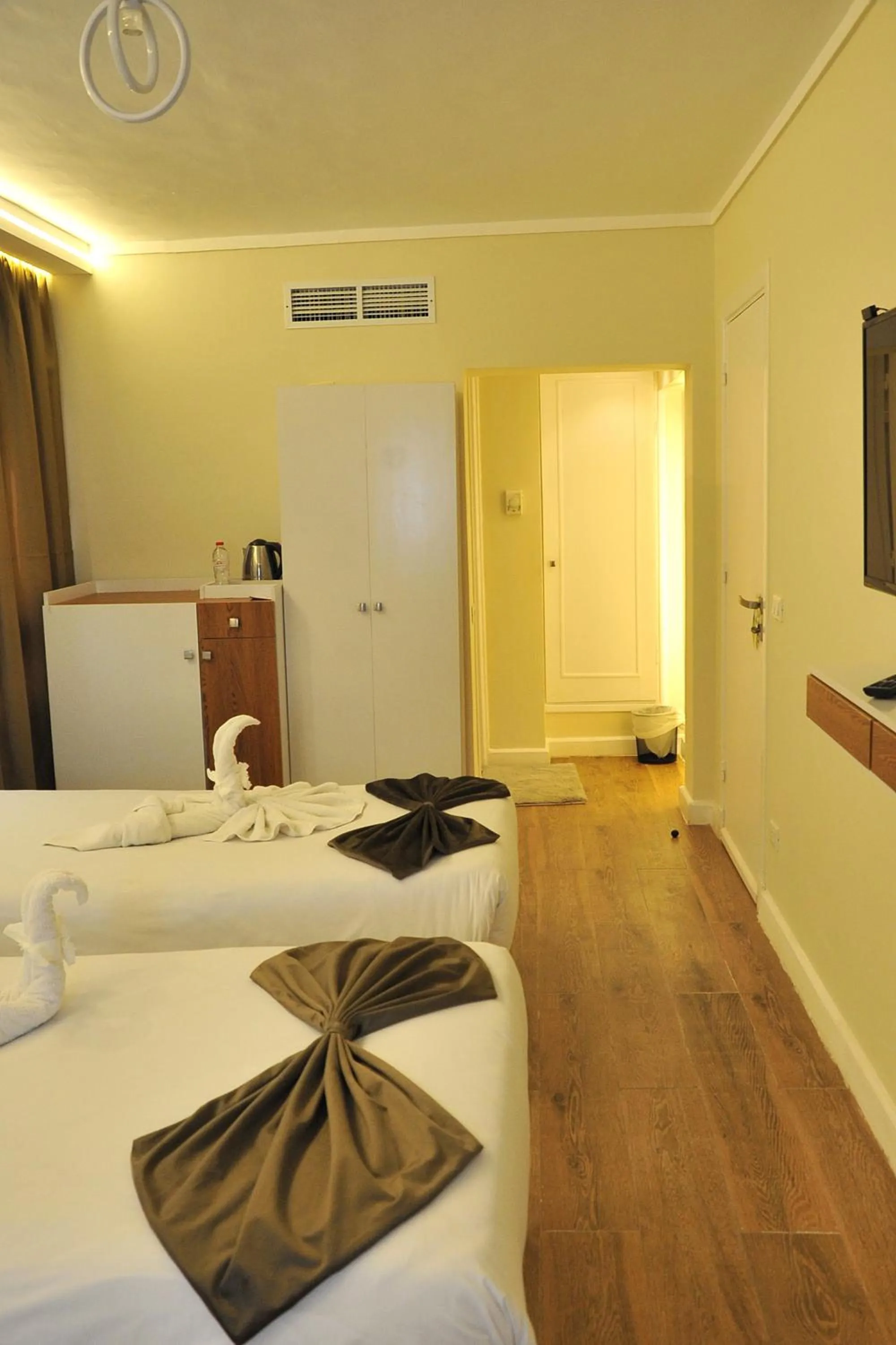 Bedroom, Bed in Salma Hotel Cairo