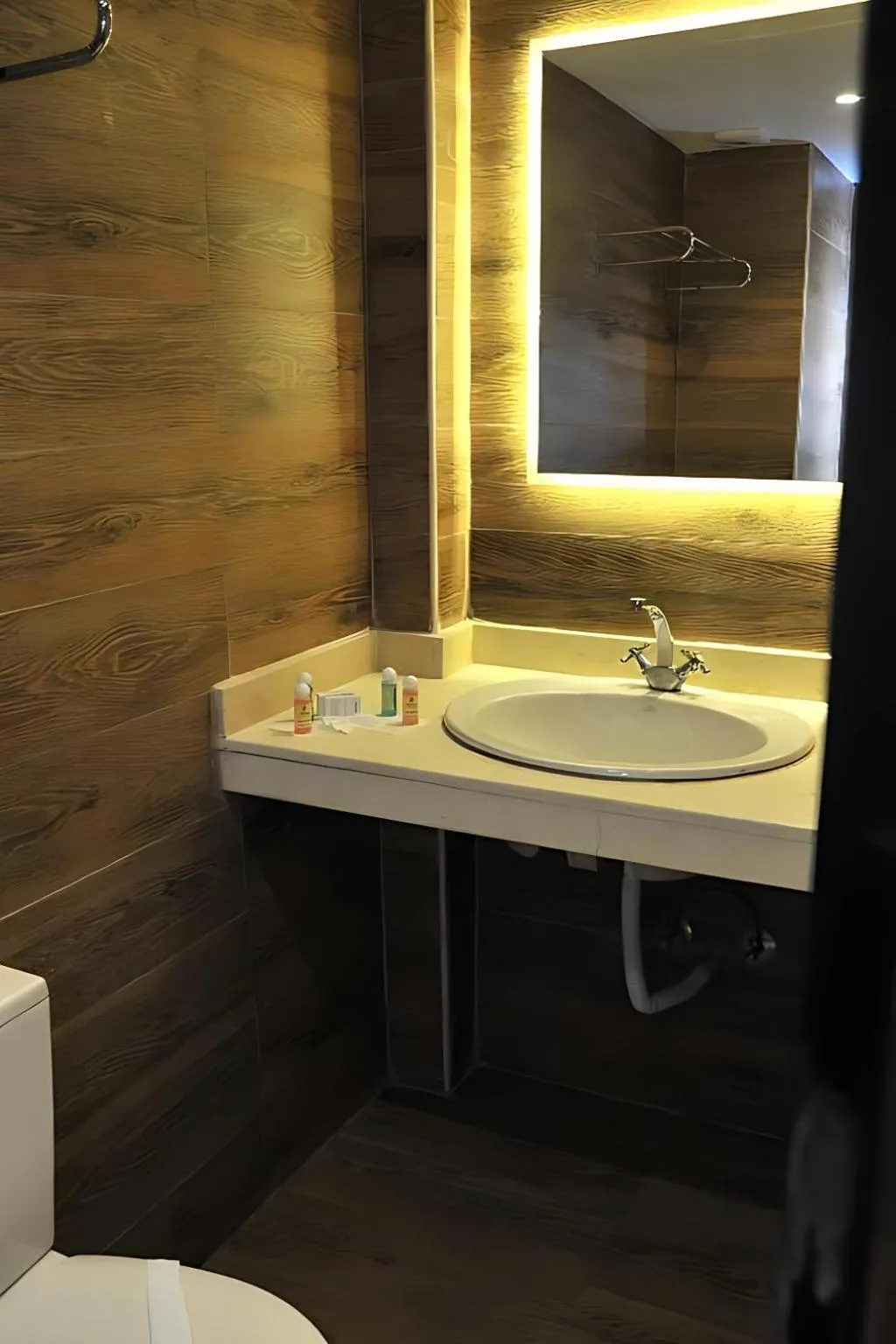 Bathroom in Salma Hotel Cairo