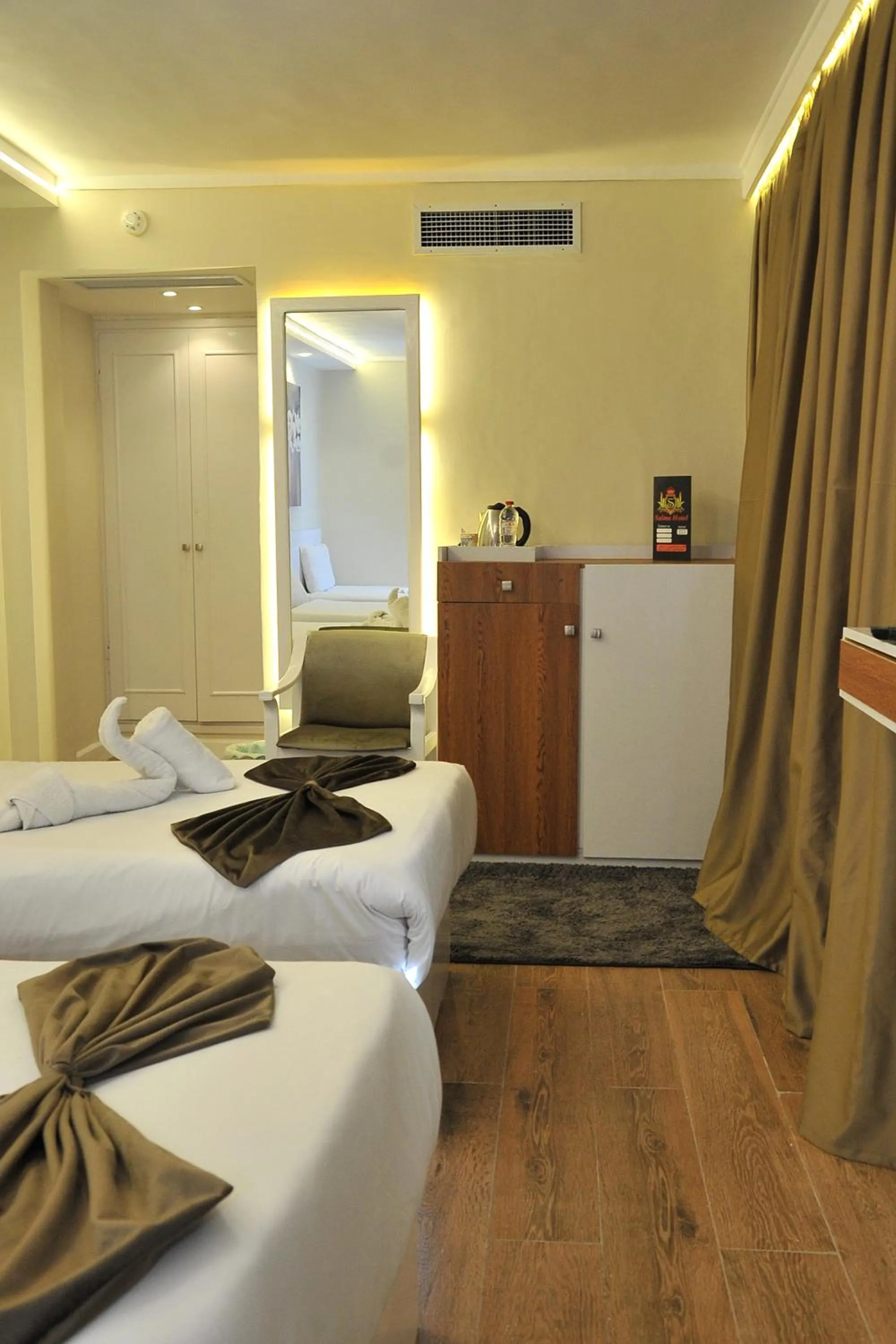 locker, Bed in Salma Hotel Cairo