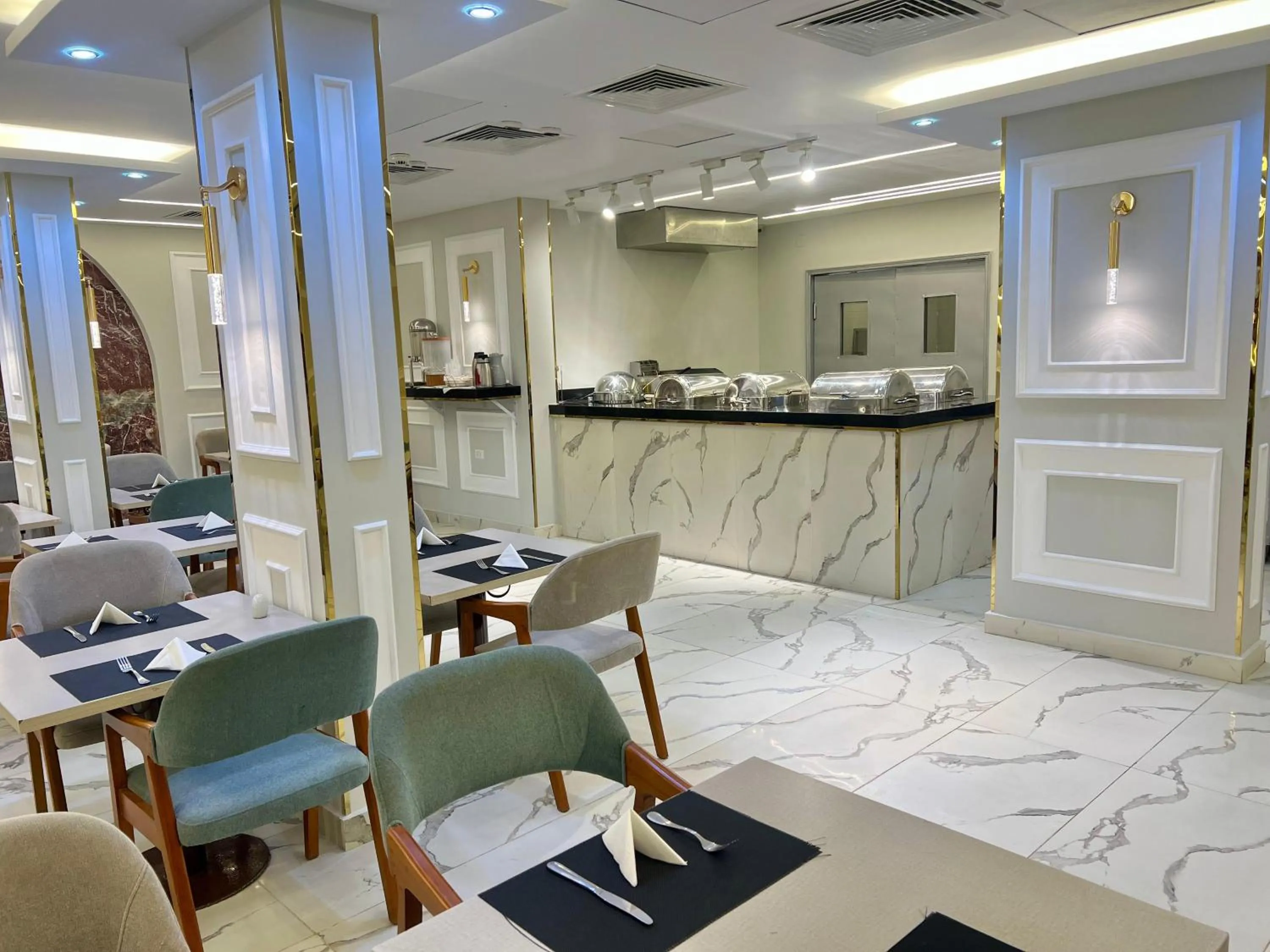 Restaurant/places to eat in Salma Hotel Cairo