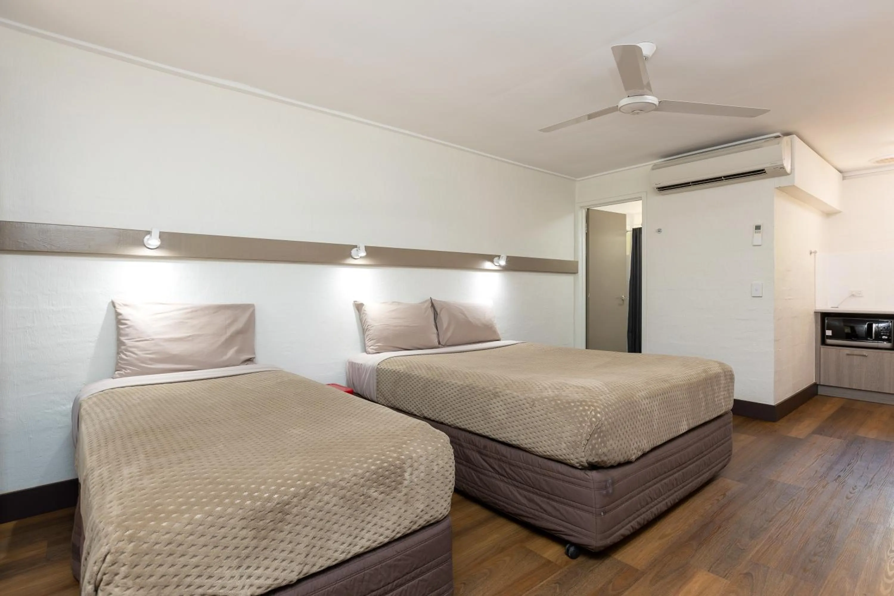 Bedroom, Bed in Broome Time Resort