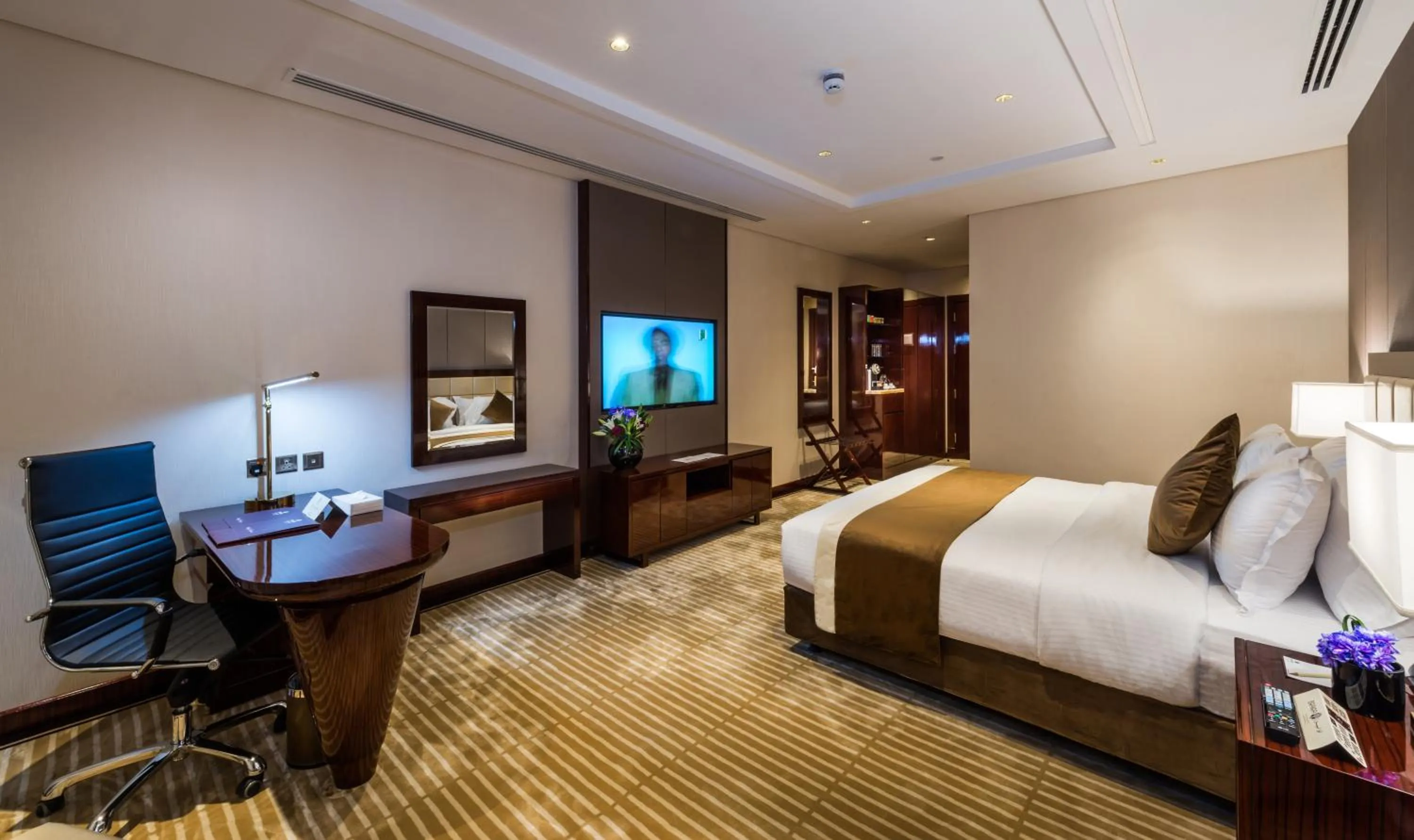 Photo of the whole room, Bed in Braira Al Wezarat