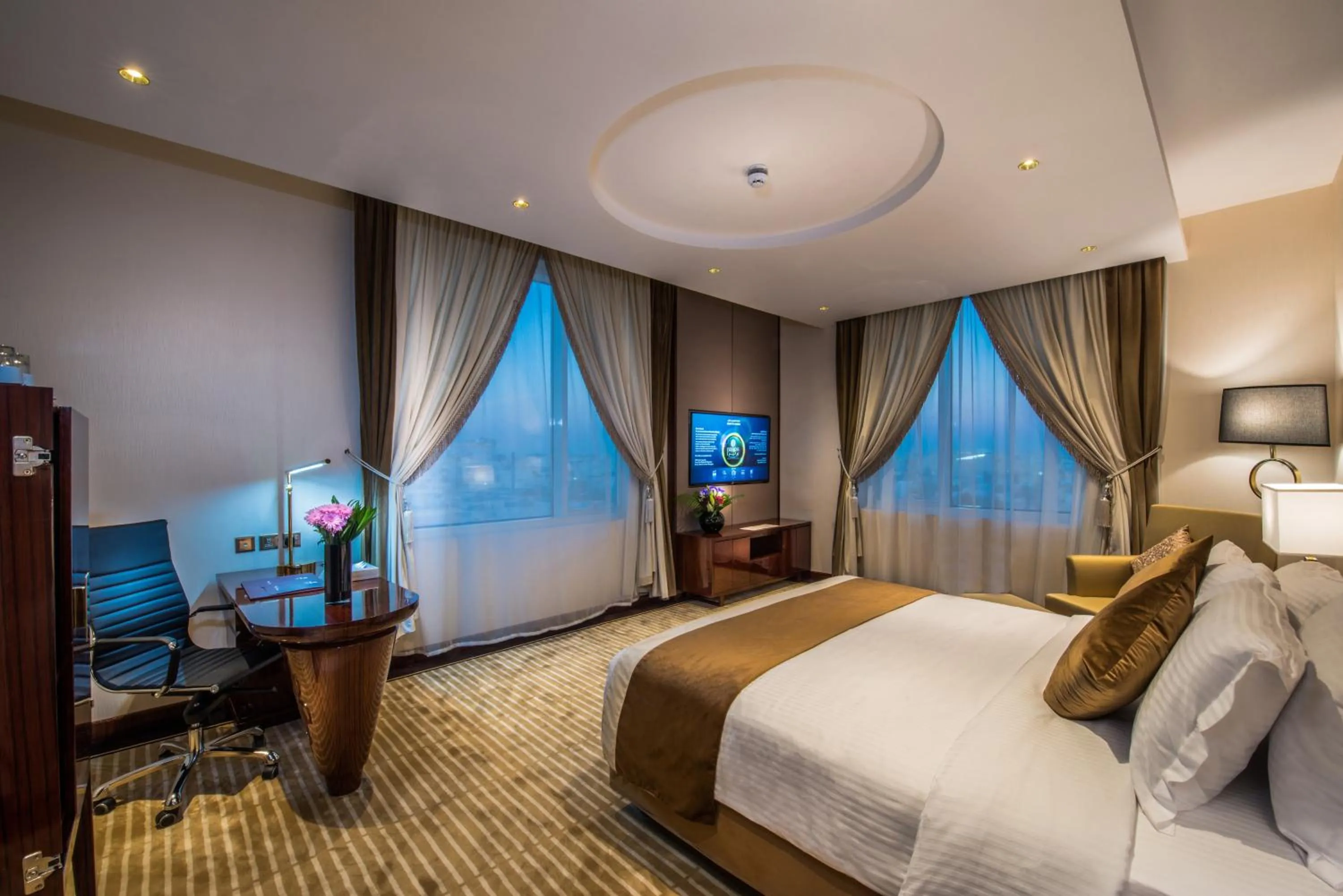 Bedroom, Bed in Braira Al Wezarat