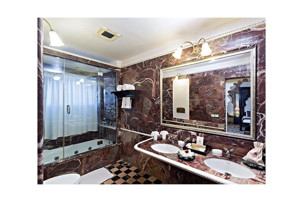 Bathroom in Chunda Palace