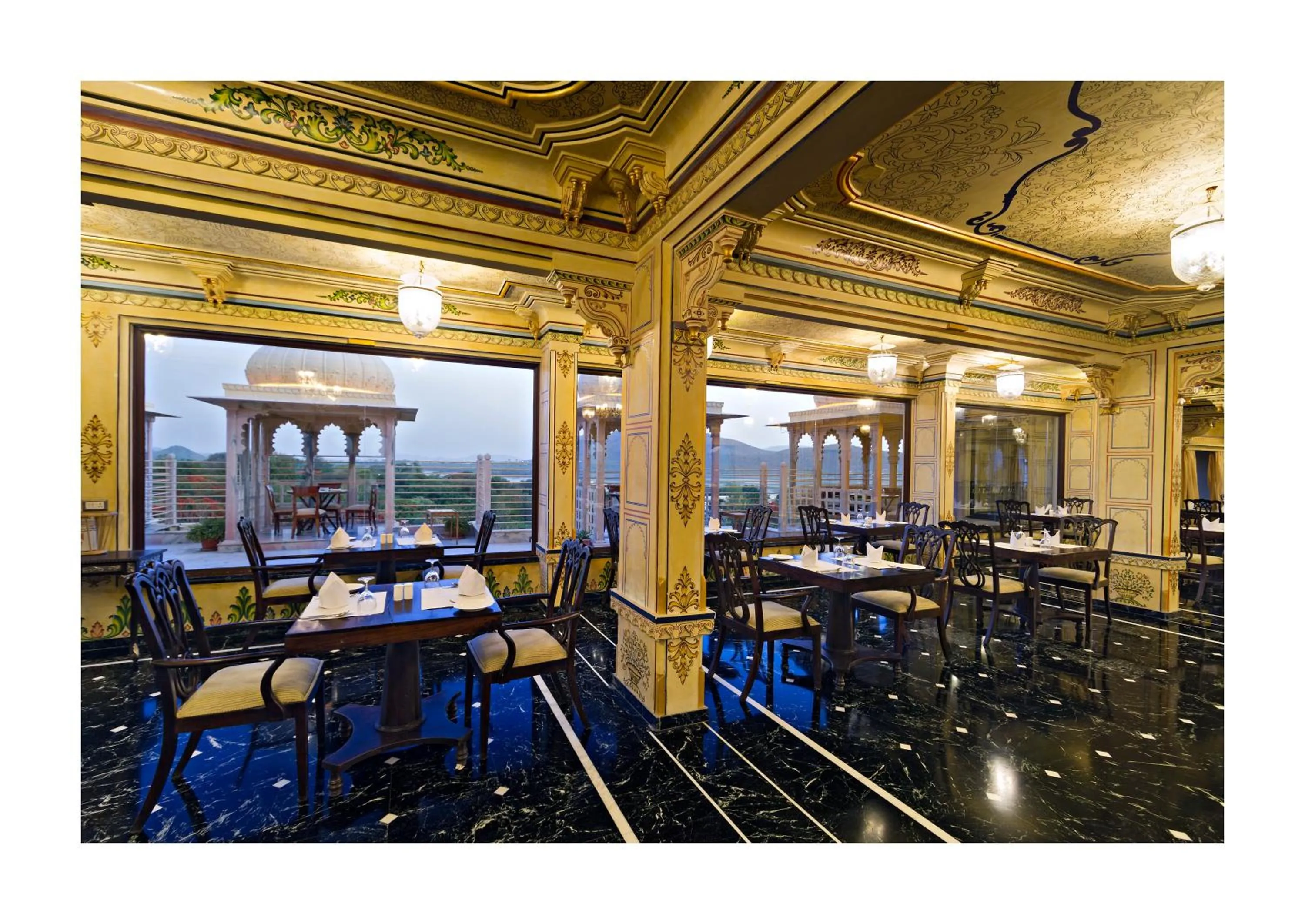 Restaurant/places to eat in Chunda Palace