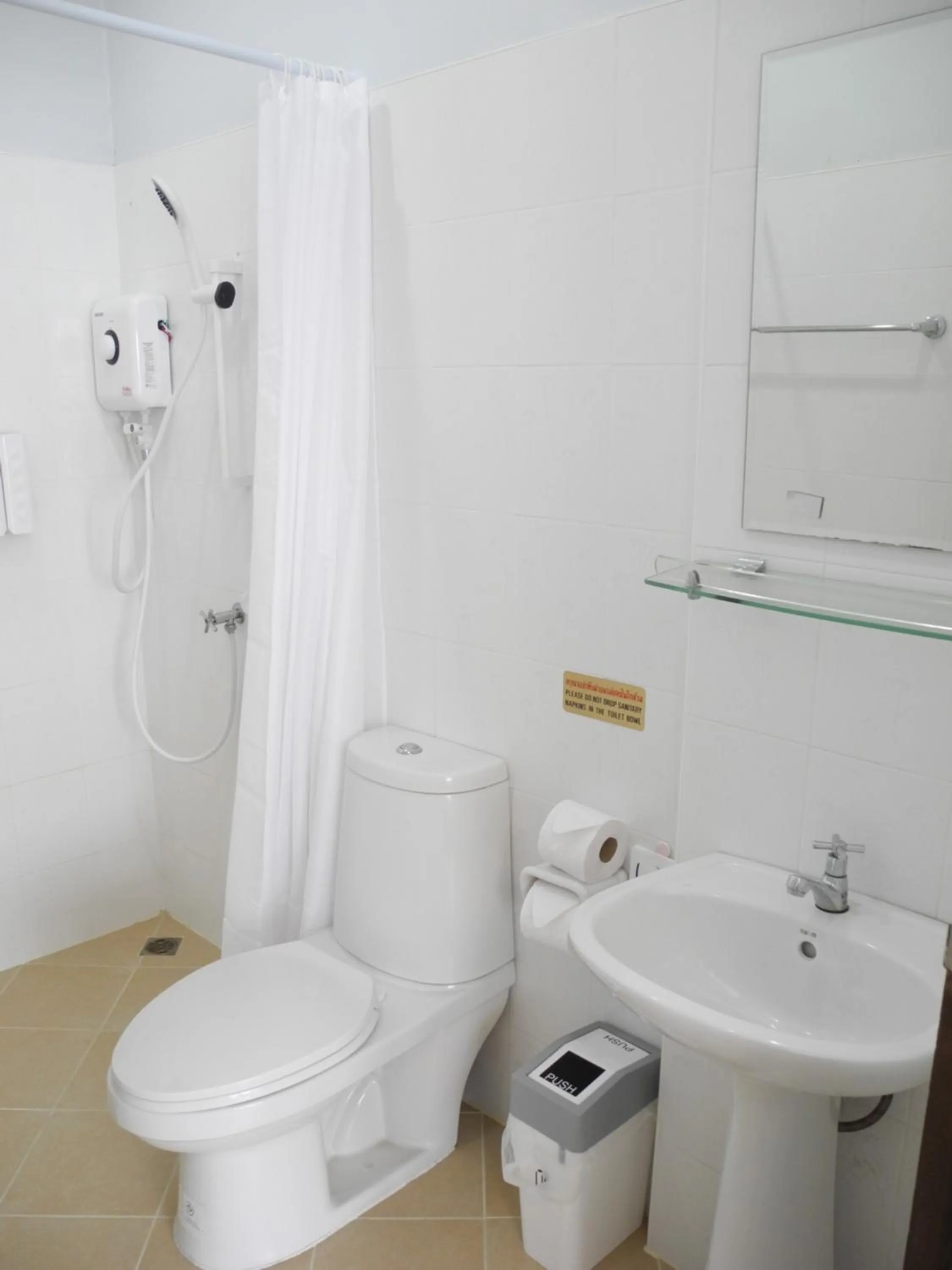 Shower in Bann Tawan Hostel Chiang Rai