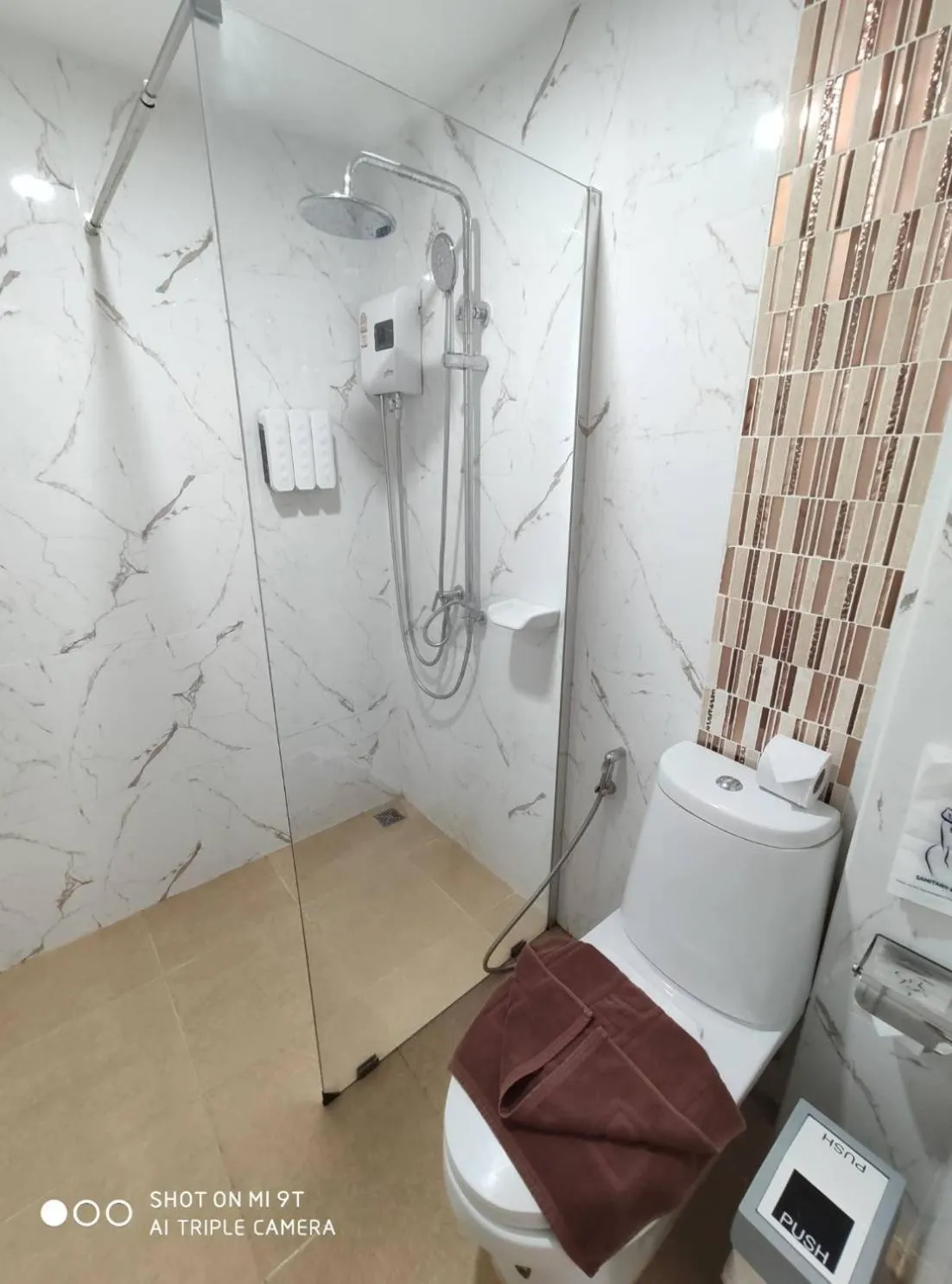 Shower in Bann Tawan Hostel Chiang Rai