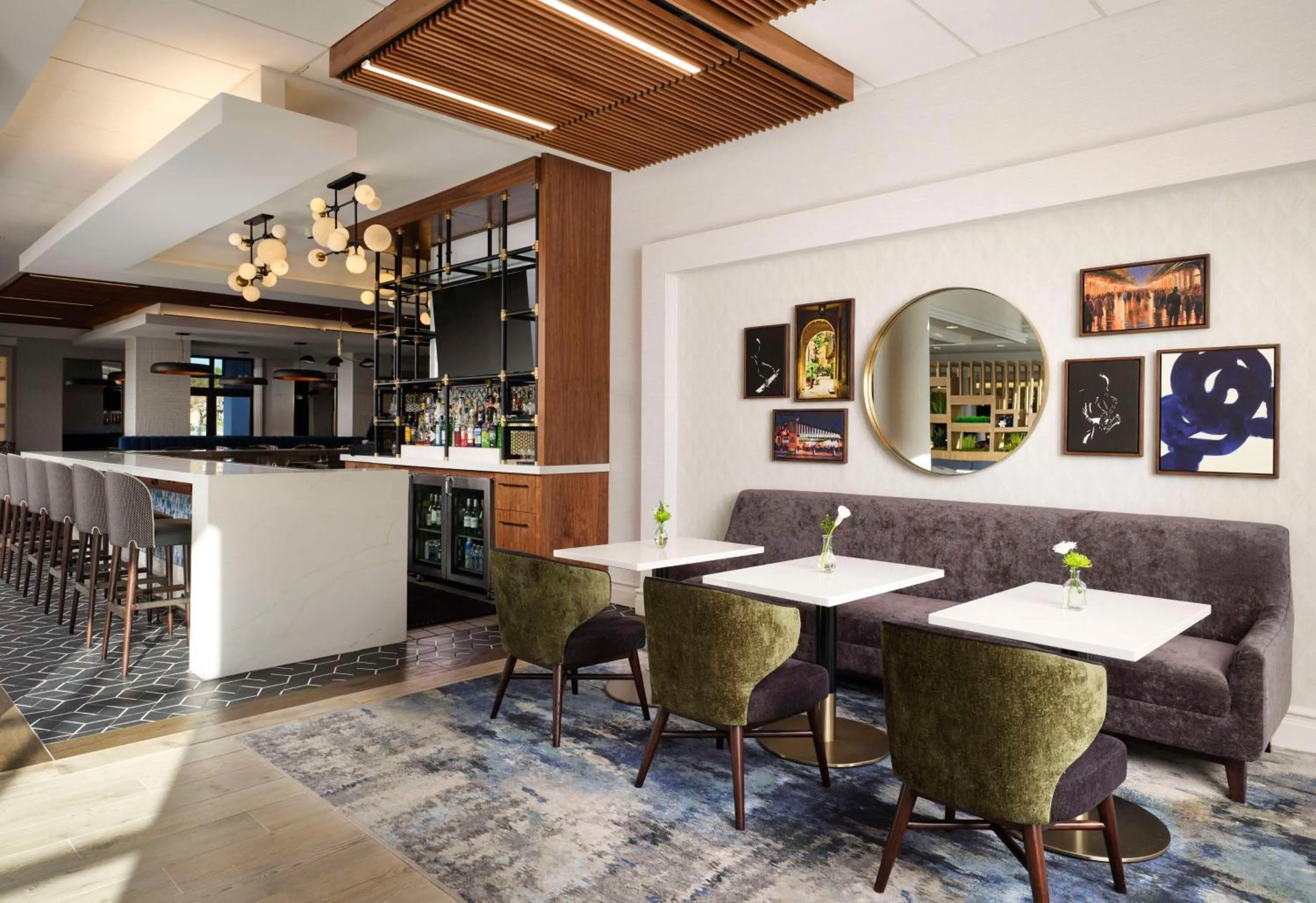 Lounge or bar in Hilton New Orleans Airport