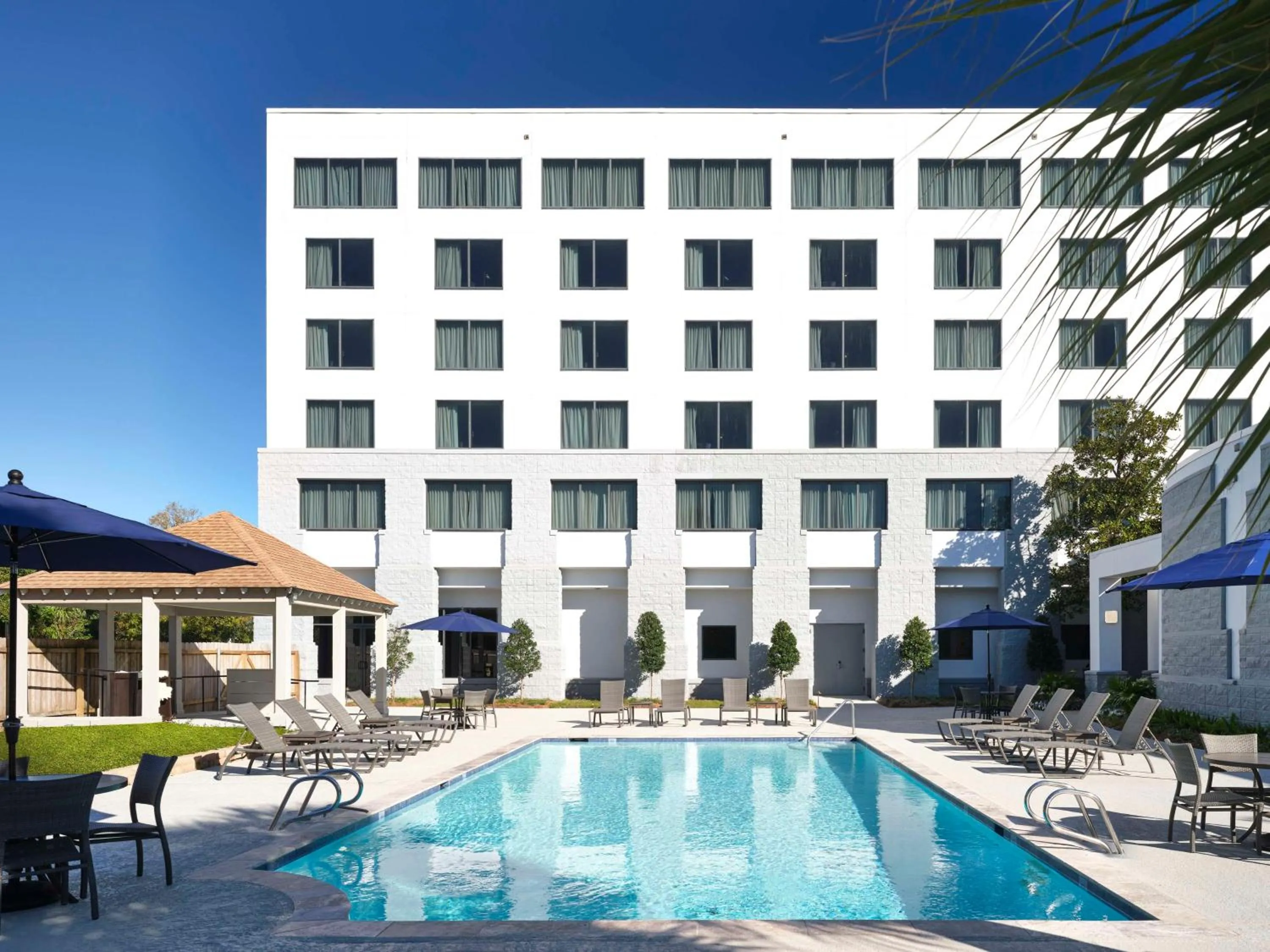 Pool view in Hilton New Orleans Airport
