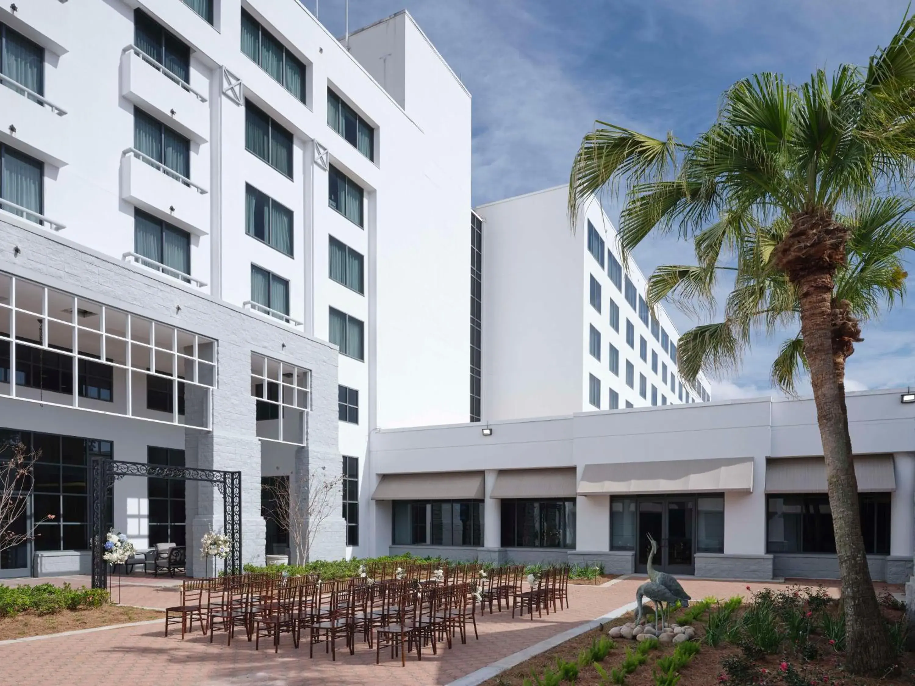 Inner courtyard view in Hilton New Orleans Airport Inner courtyard view in Hilton New Orleans Airport