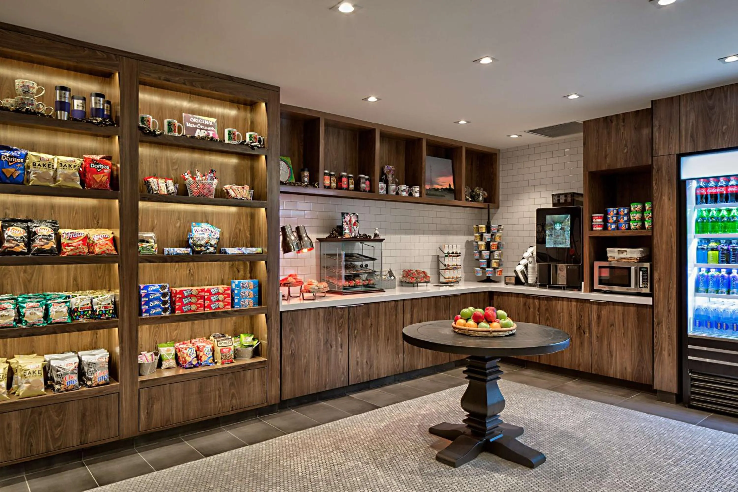 Restaurant/places to eat in Hilton New Orleans Airport