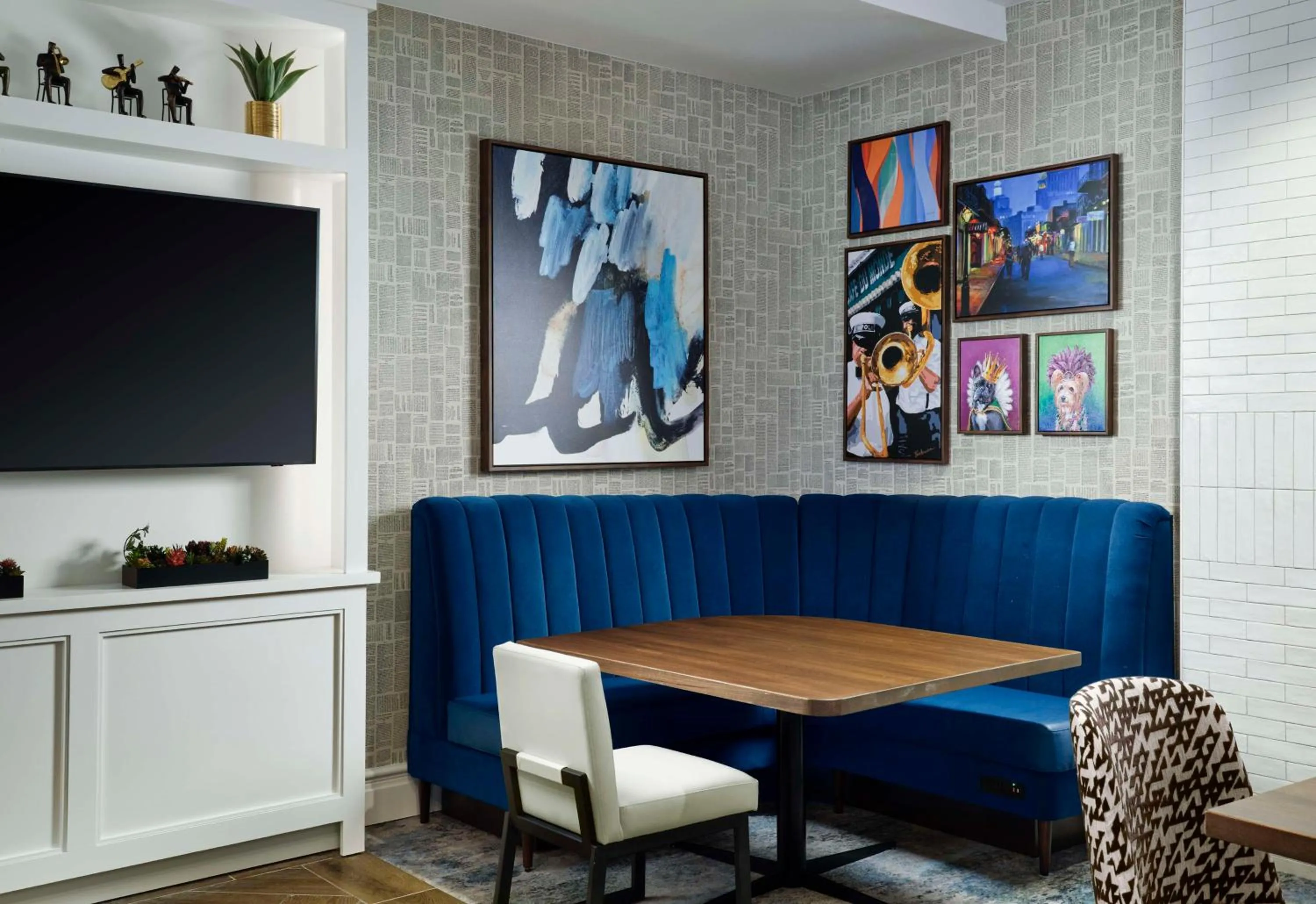 Restaurant/places to eat in Hilton New Orleans Airport