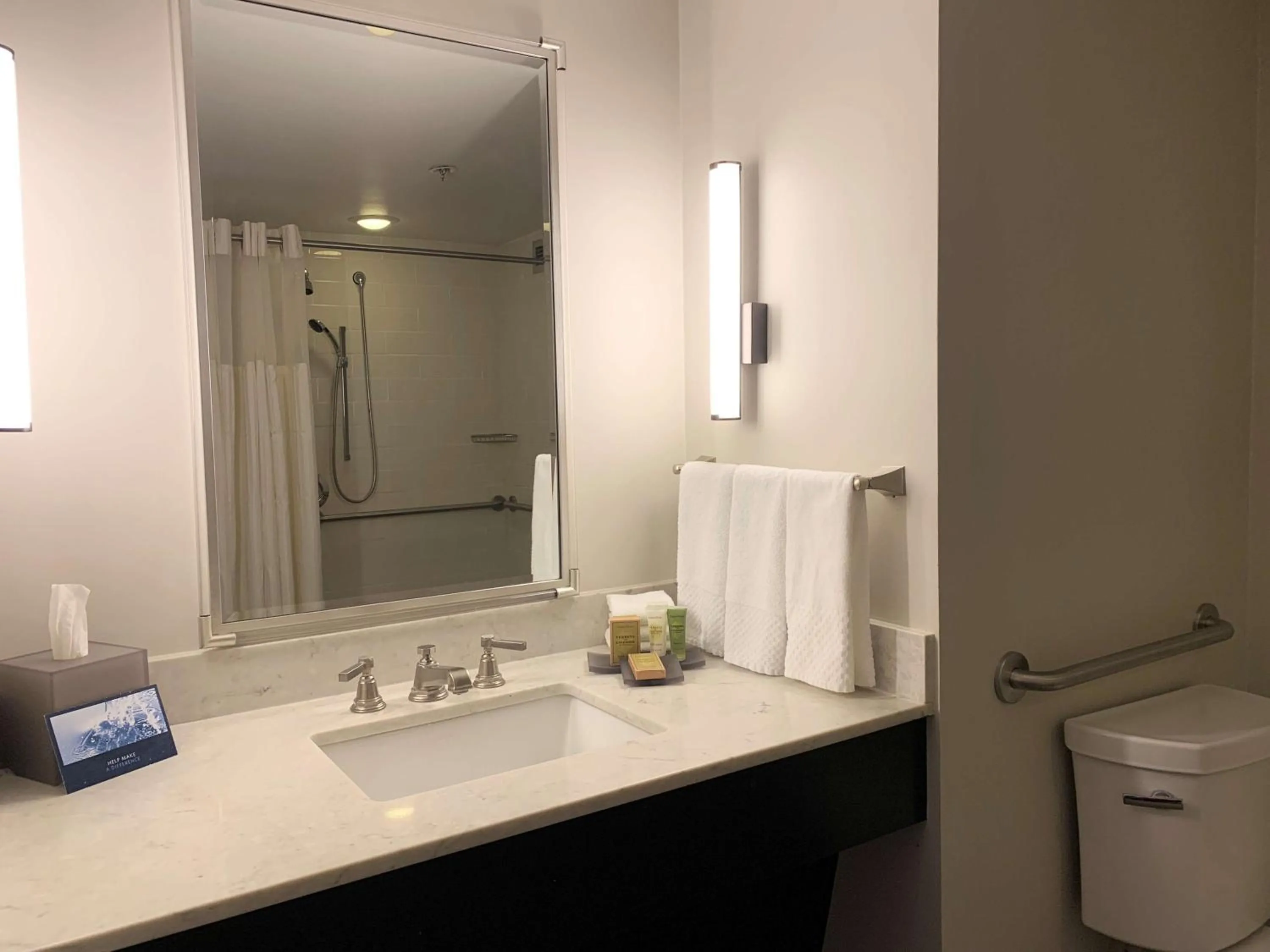 Bathroom in Hilton New Orleans Airport