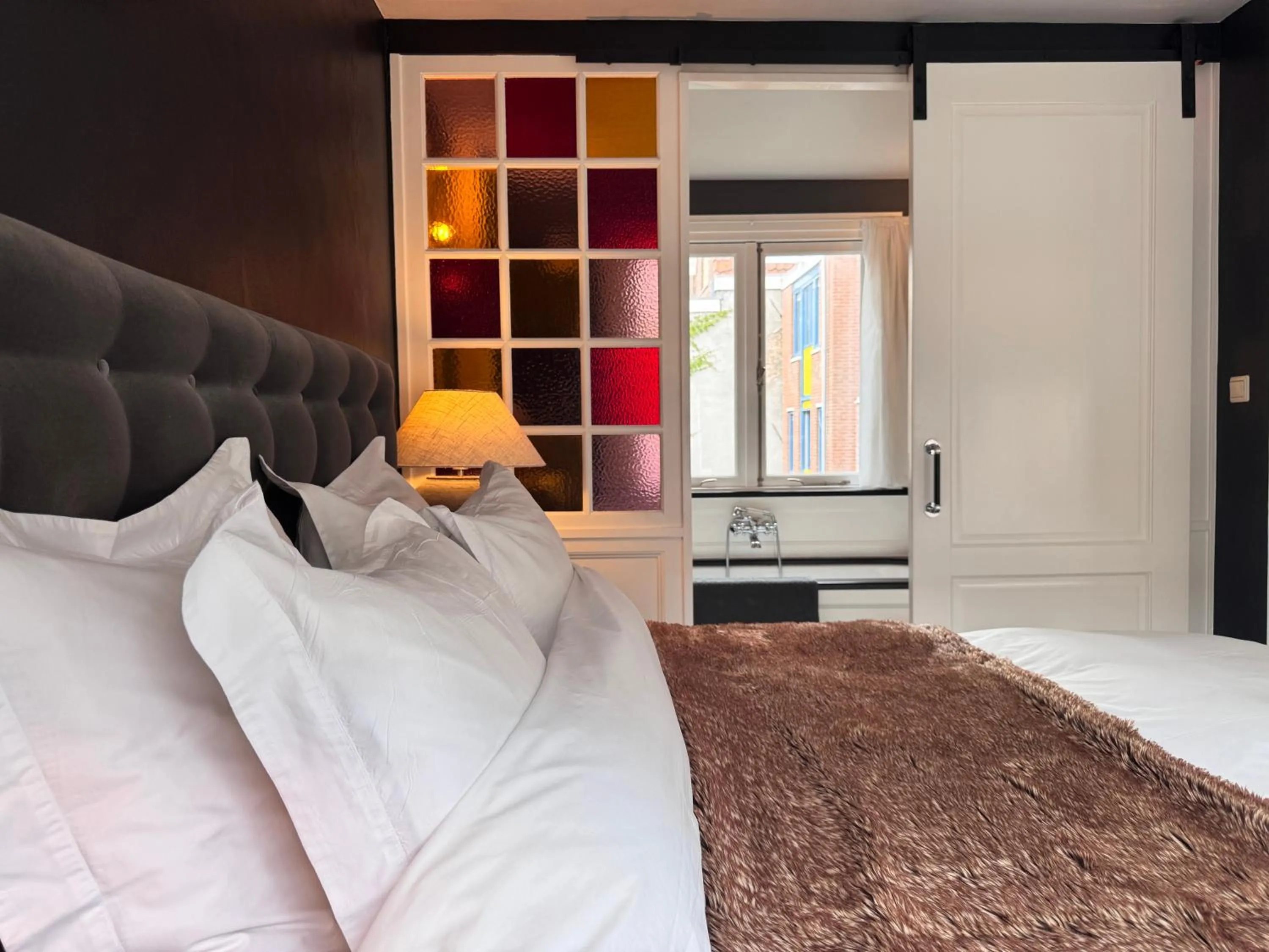 Toilet, Bed in The Lastage Inn - Bed & Breakfast