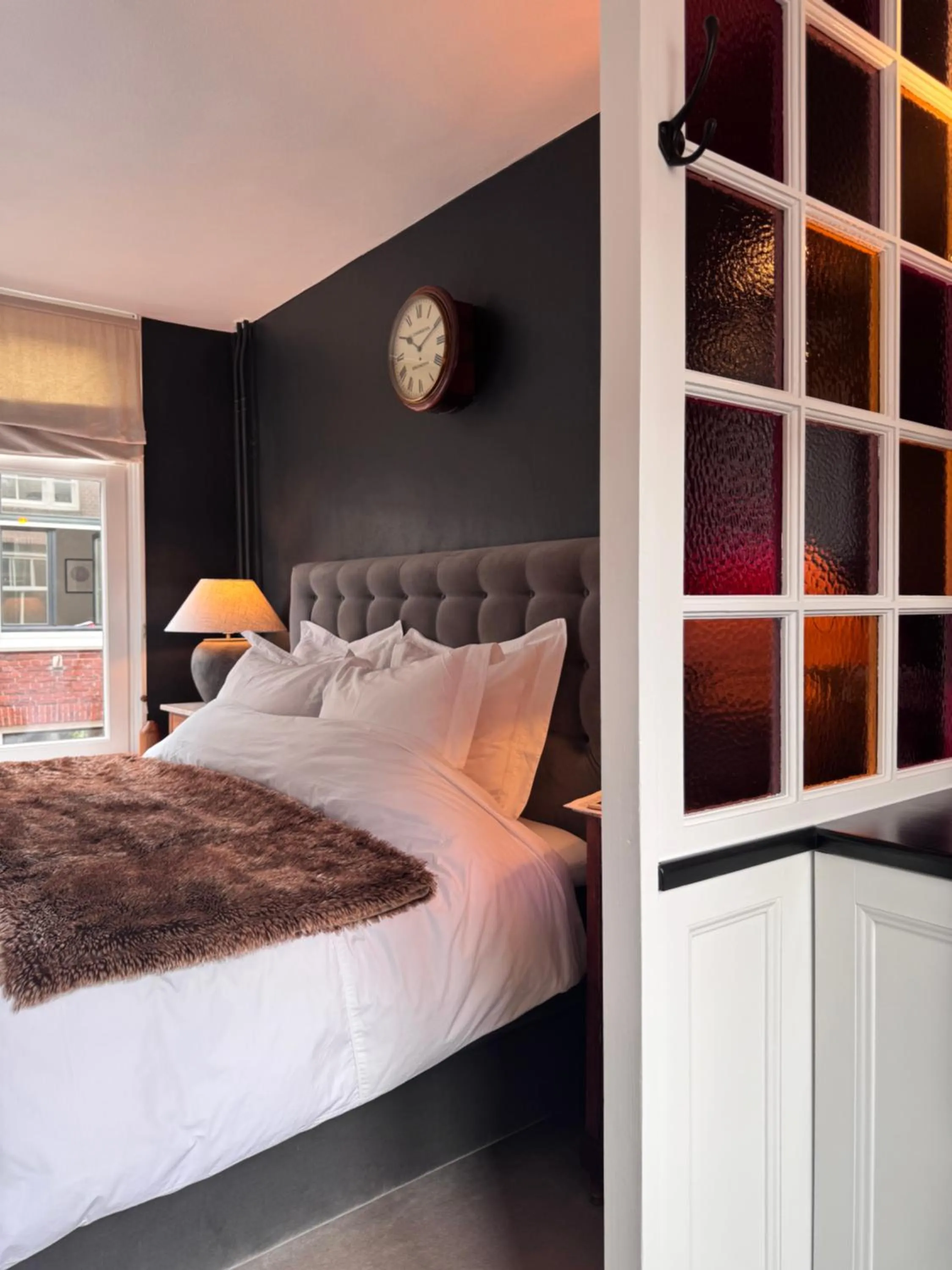 Toilet, Bed in The Lastage Inn - Bed & Breakfast