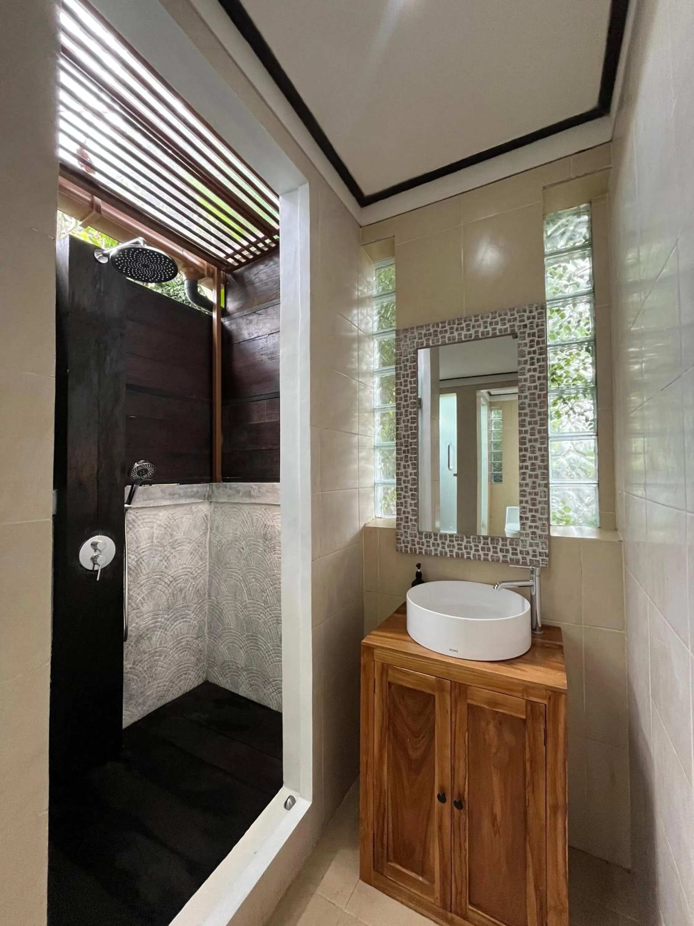 Shower in Gusde Tranquil Villas by EPS