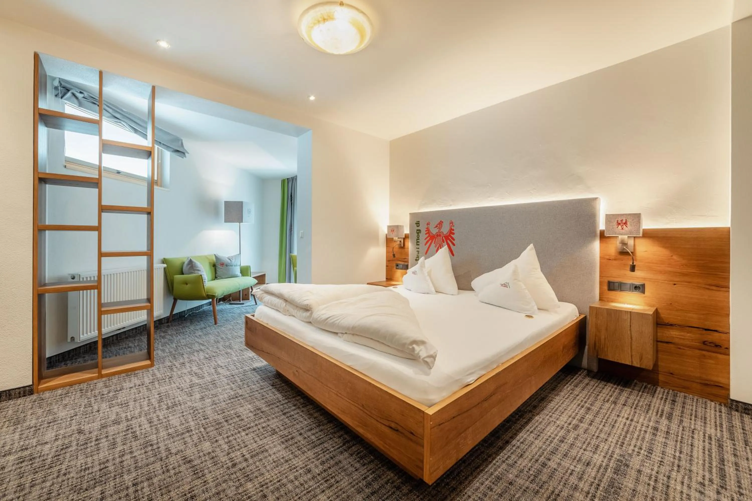 Toilet, Bed in Kräuterhotel Hochzillertal