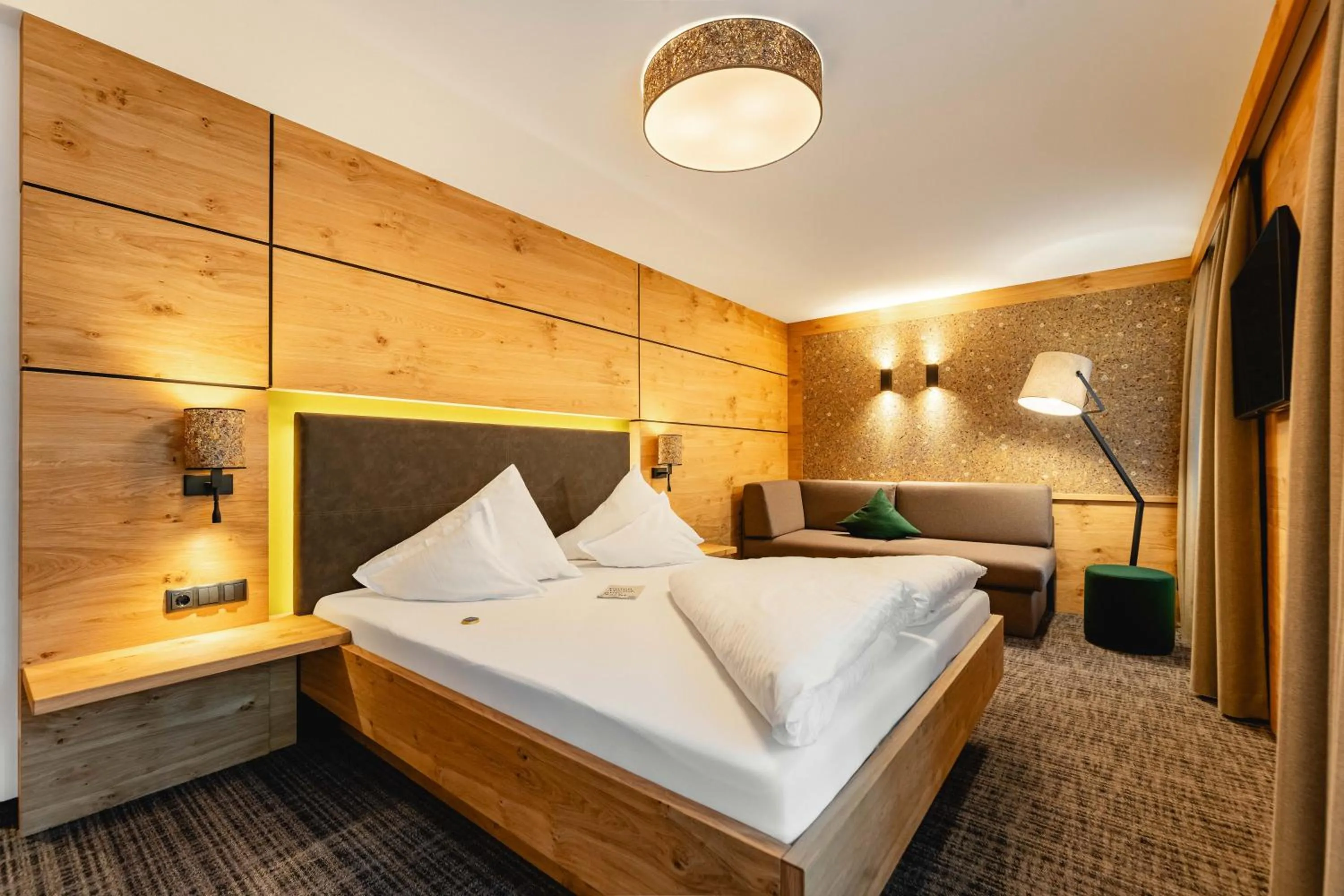 Photo of the whole room, Bed in Kräuterhotel Hochzillertal