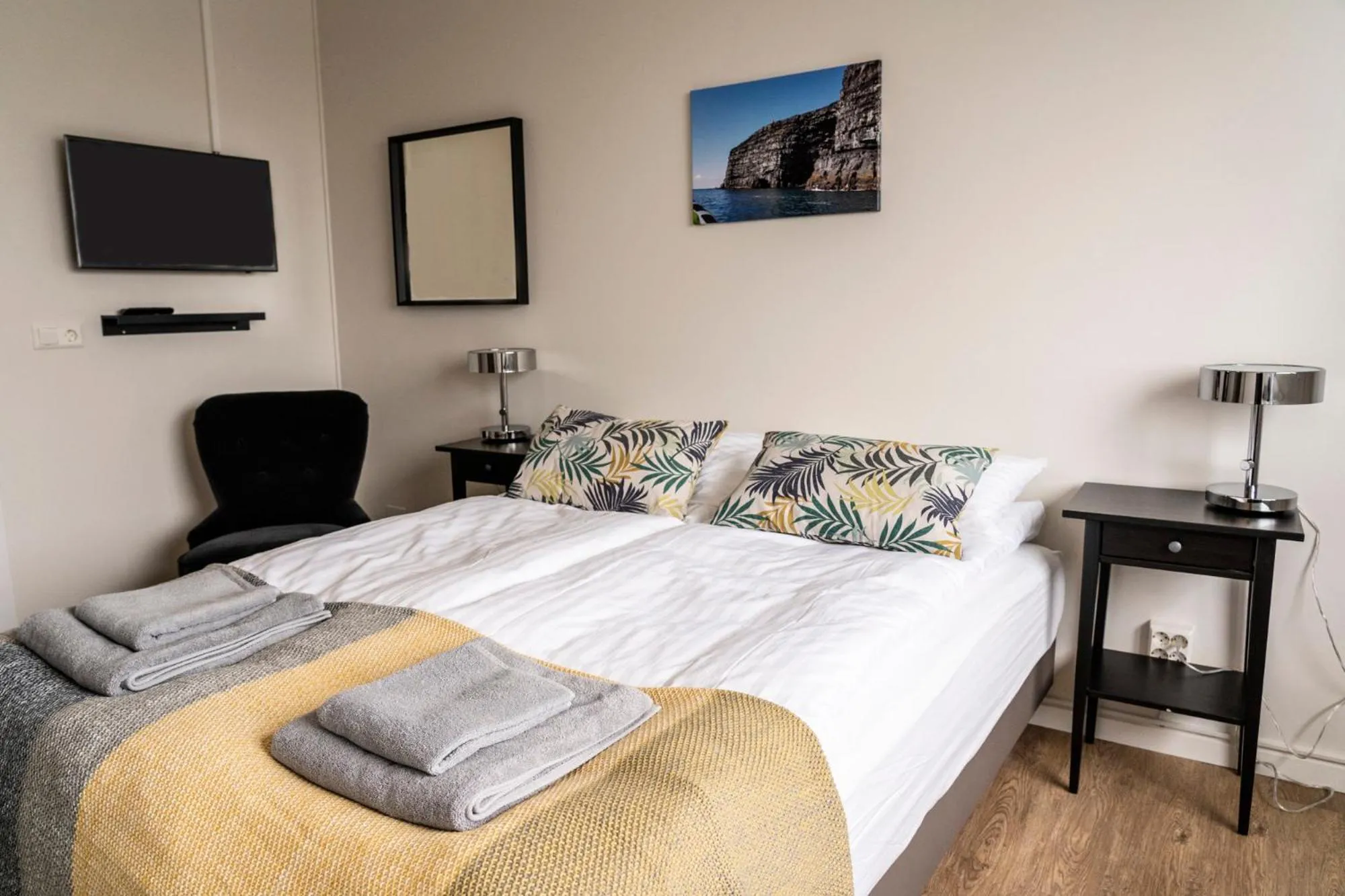 Bedroom, Bed in Black Beach Guesthouse