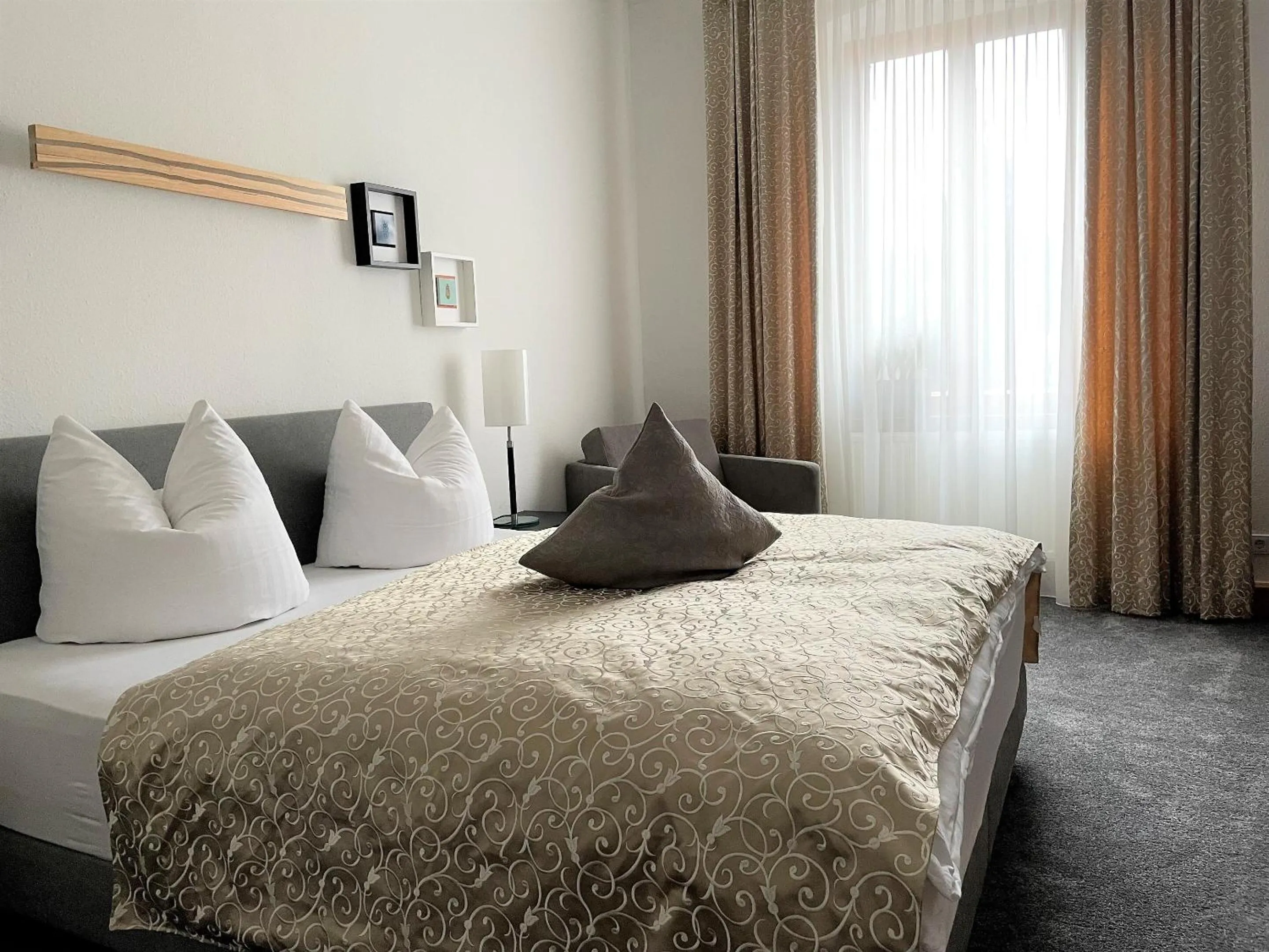 Bedroom, Bed in Hotel & Restaurant Schloss Weißenburg