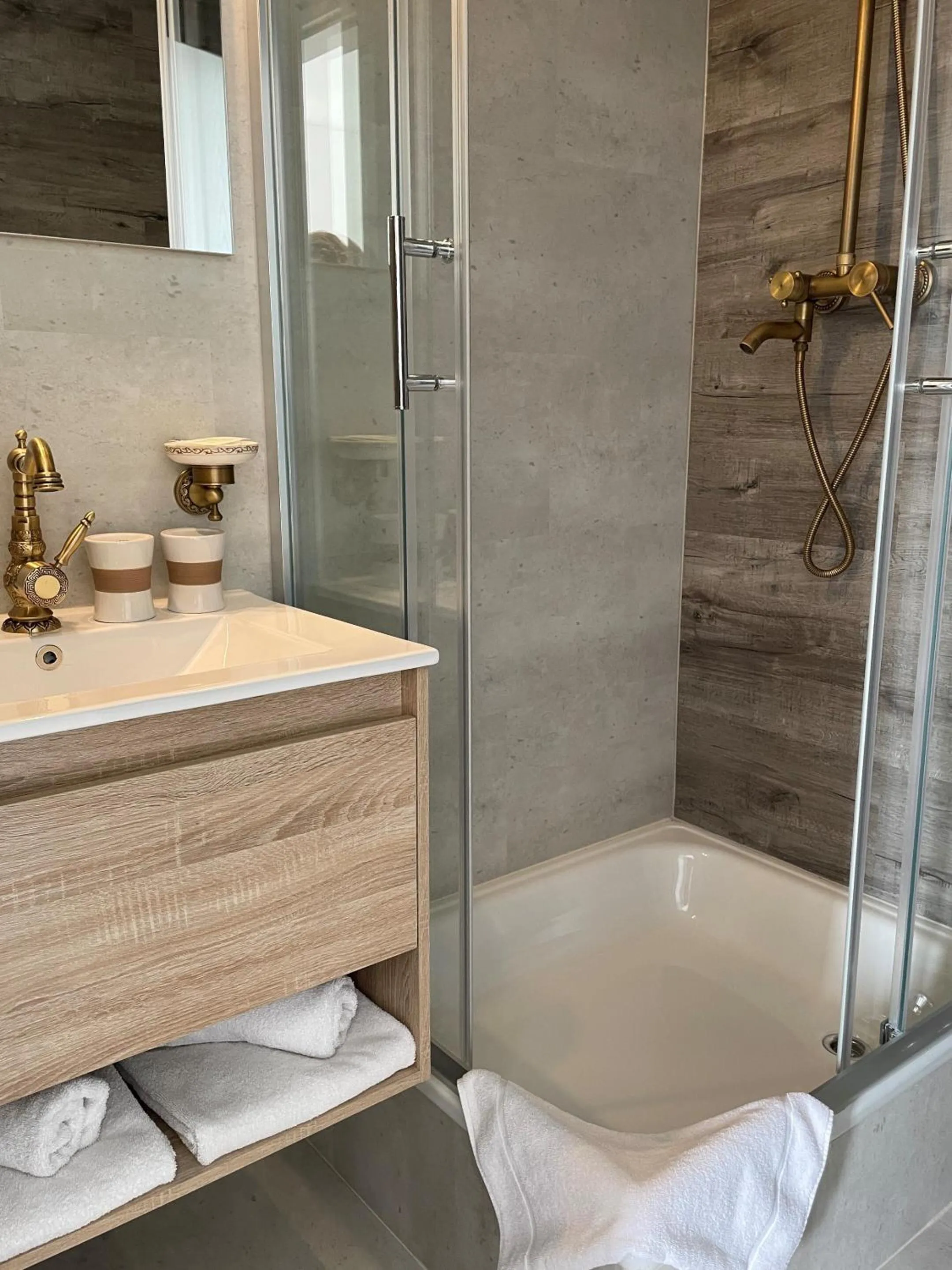 Bathroom in Hotel & Restaurant Schloss Weißenburg