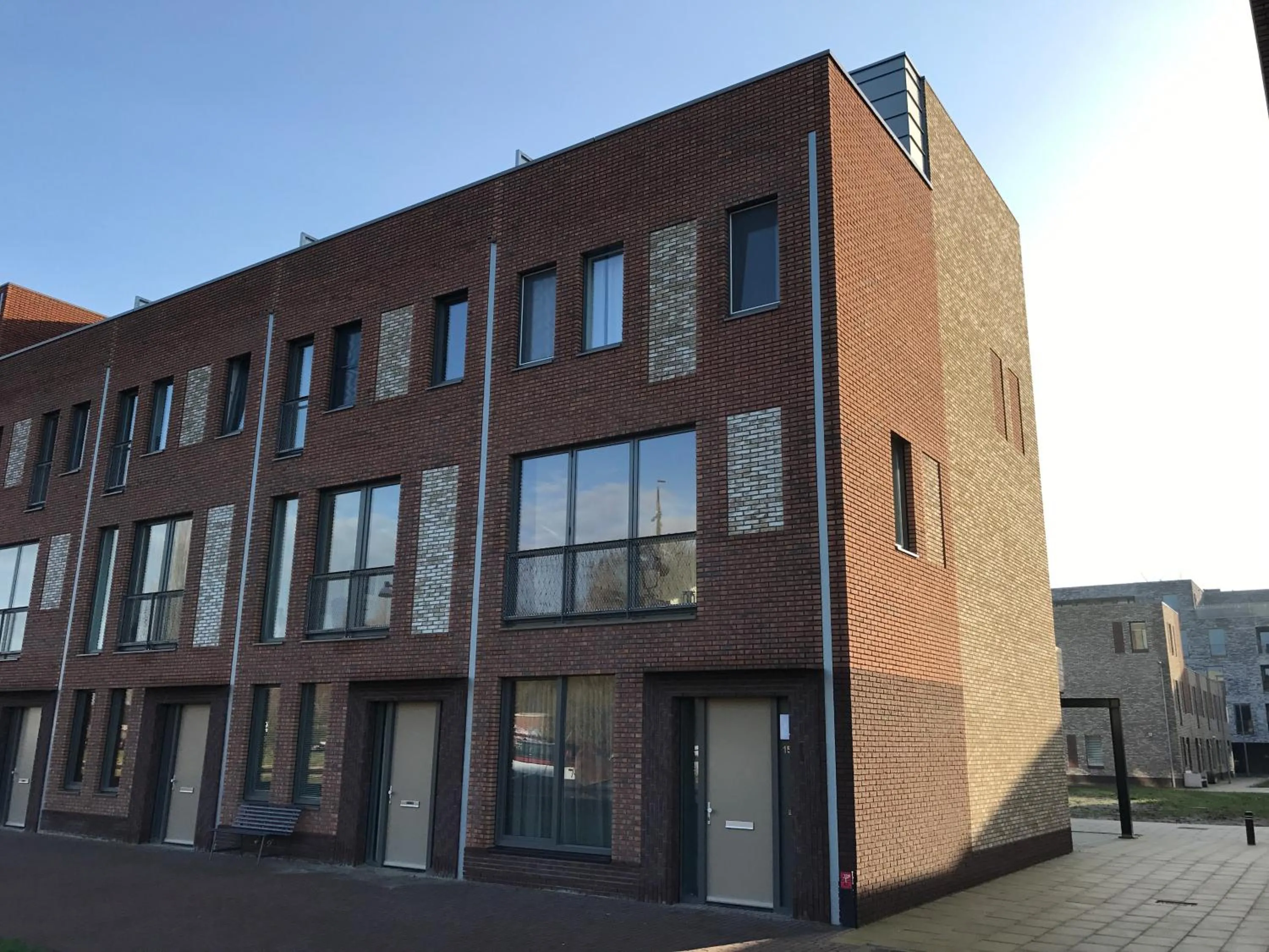Property building in De Kade