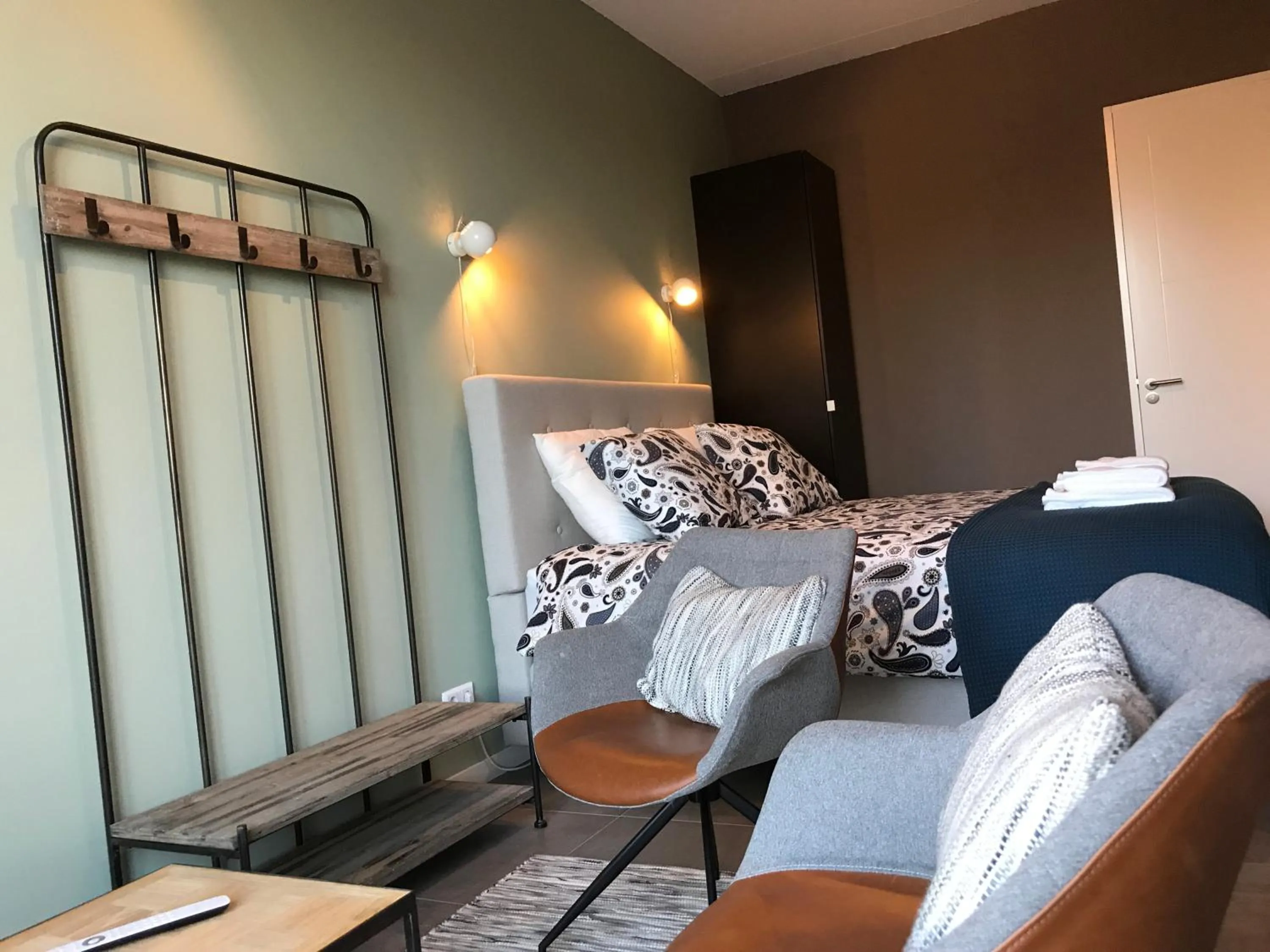 Photo of the whole room, Bed in De Kade