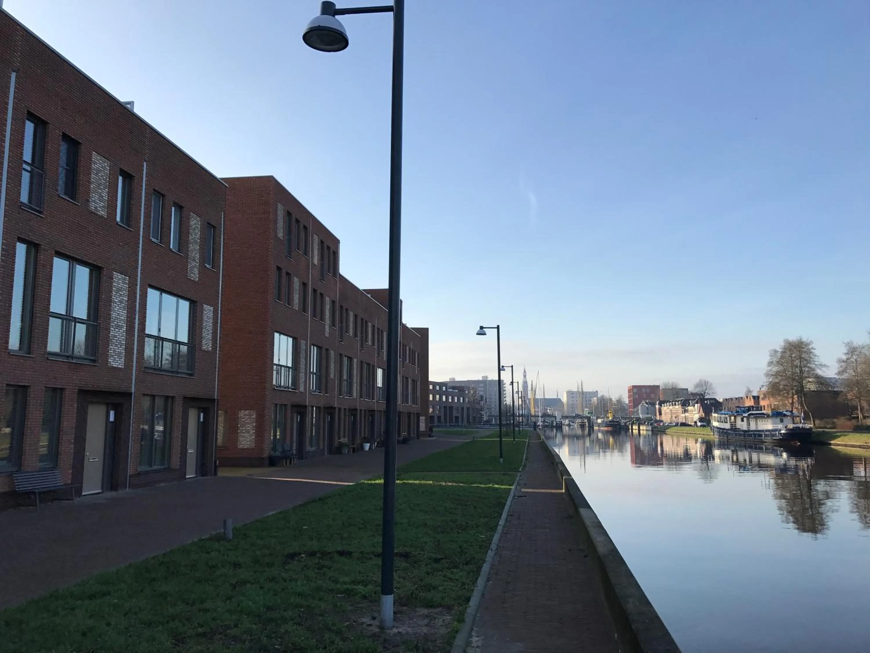 Property building in De Kade