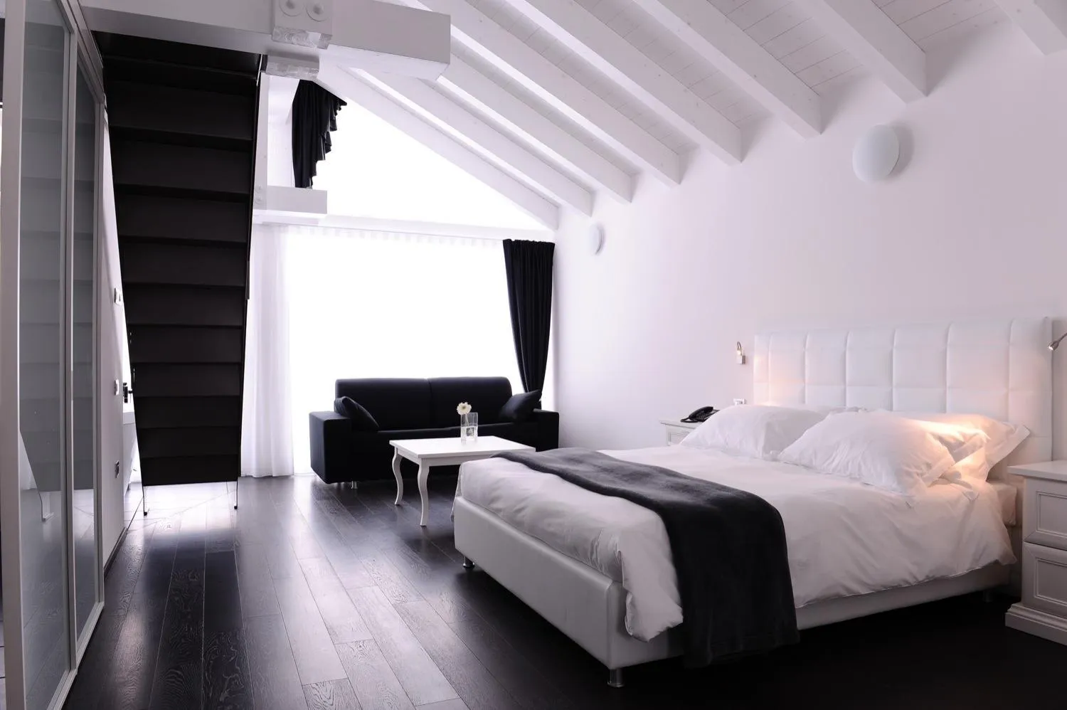 Photo of the whole room, Bed in Muu Village