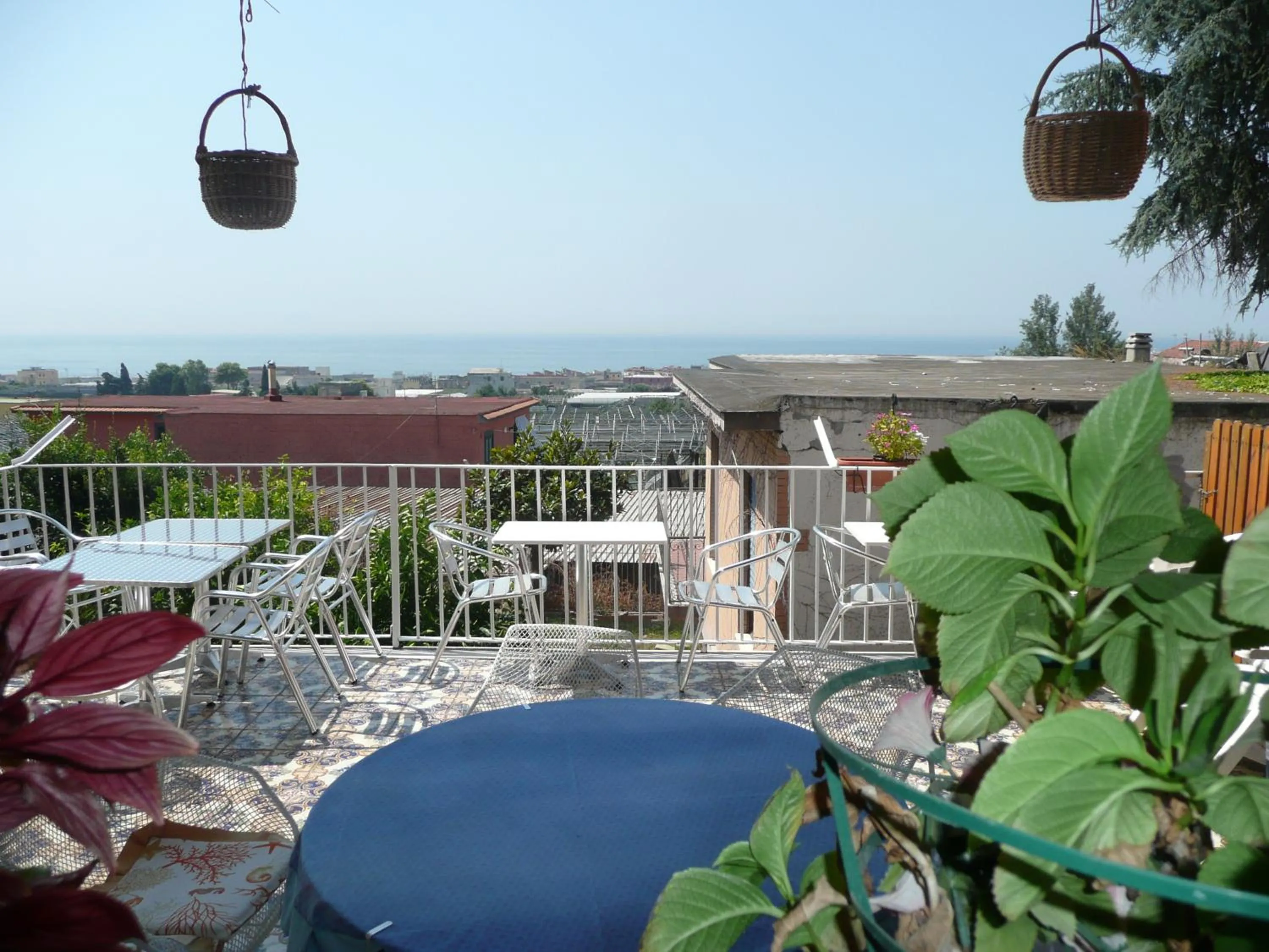 Communal lounge/ TV room in I Papiri B&B Aparthotel