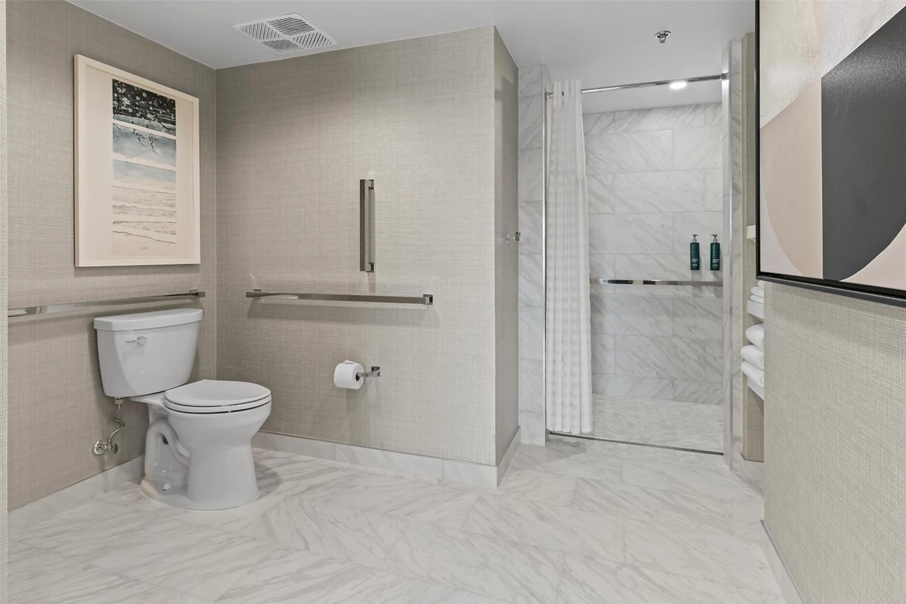 Bathroom in Capital Hilton