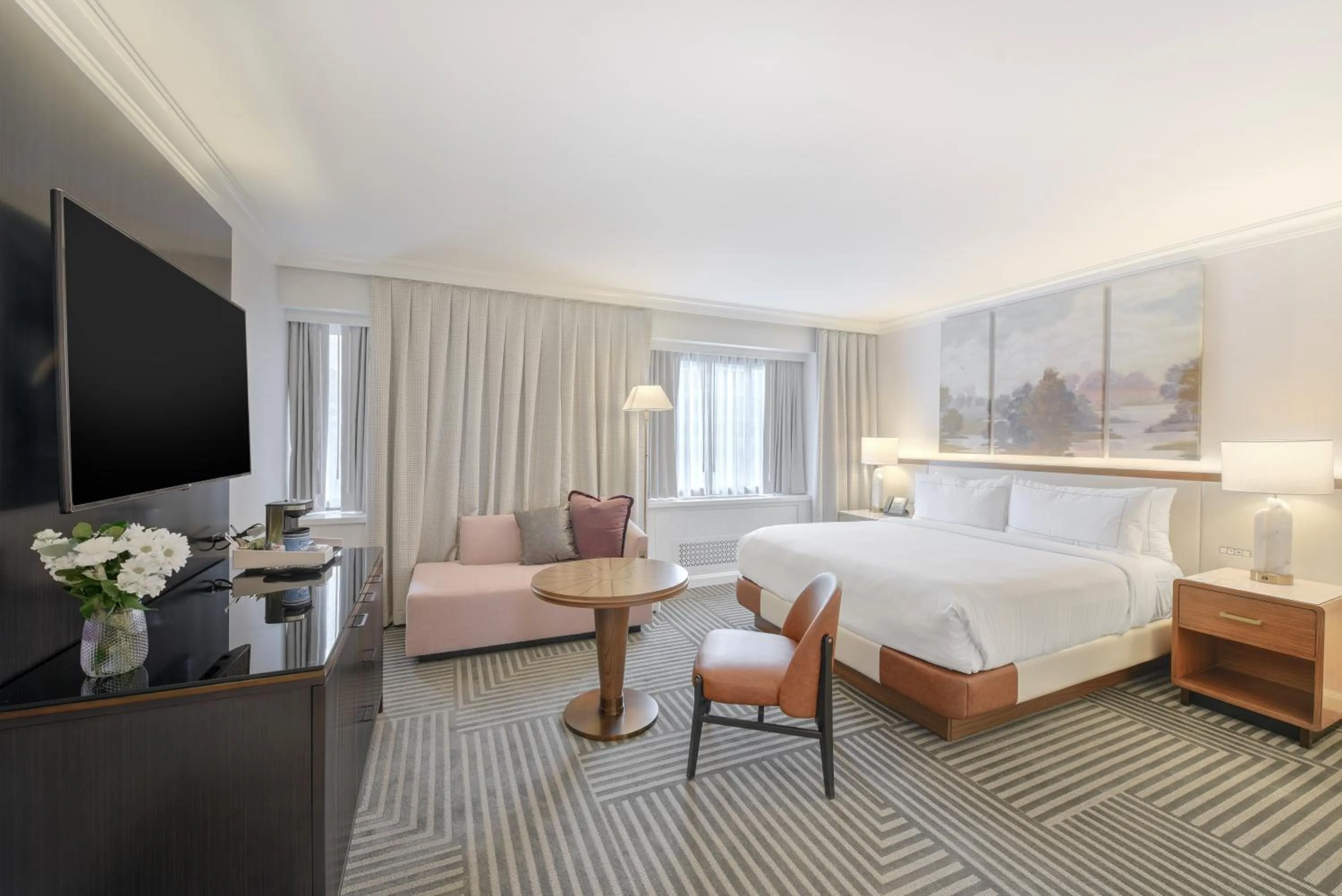 Bedroom, Bed in Capital Hilton