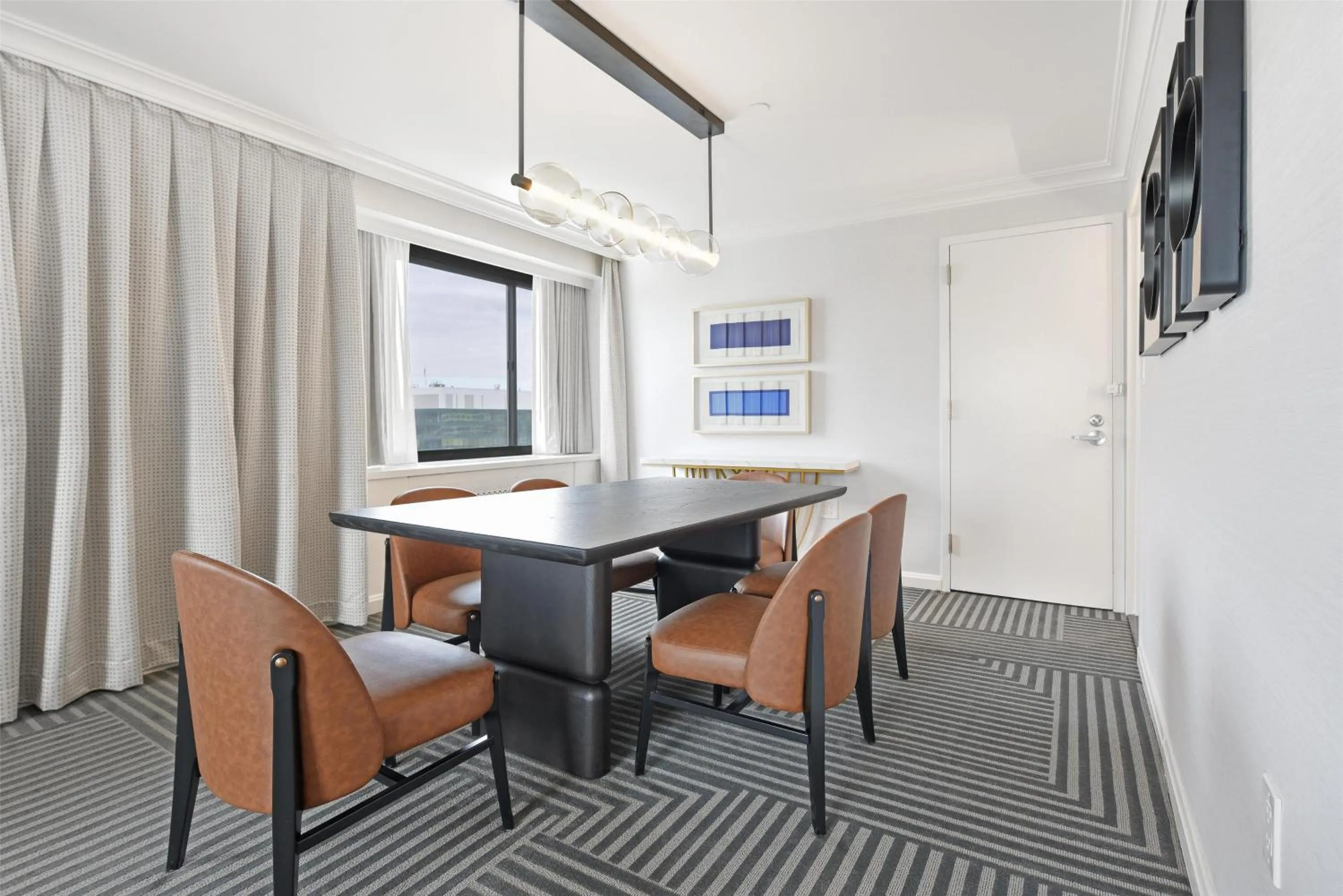 Living room in Capital Hilton