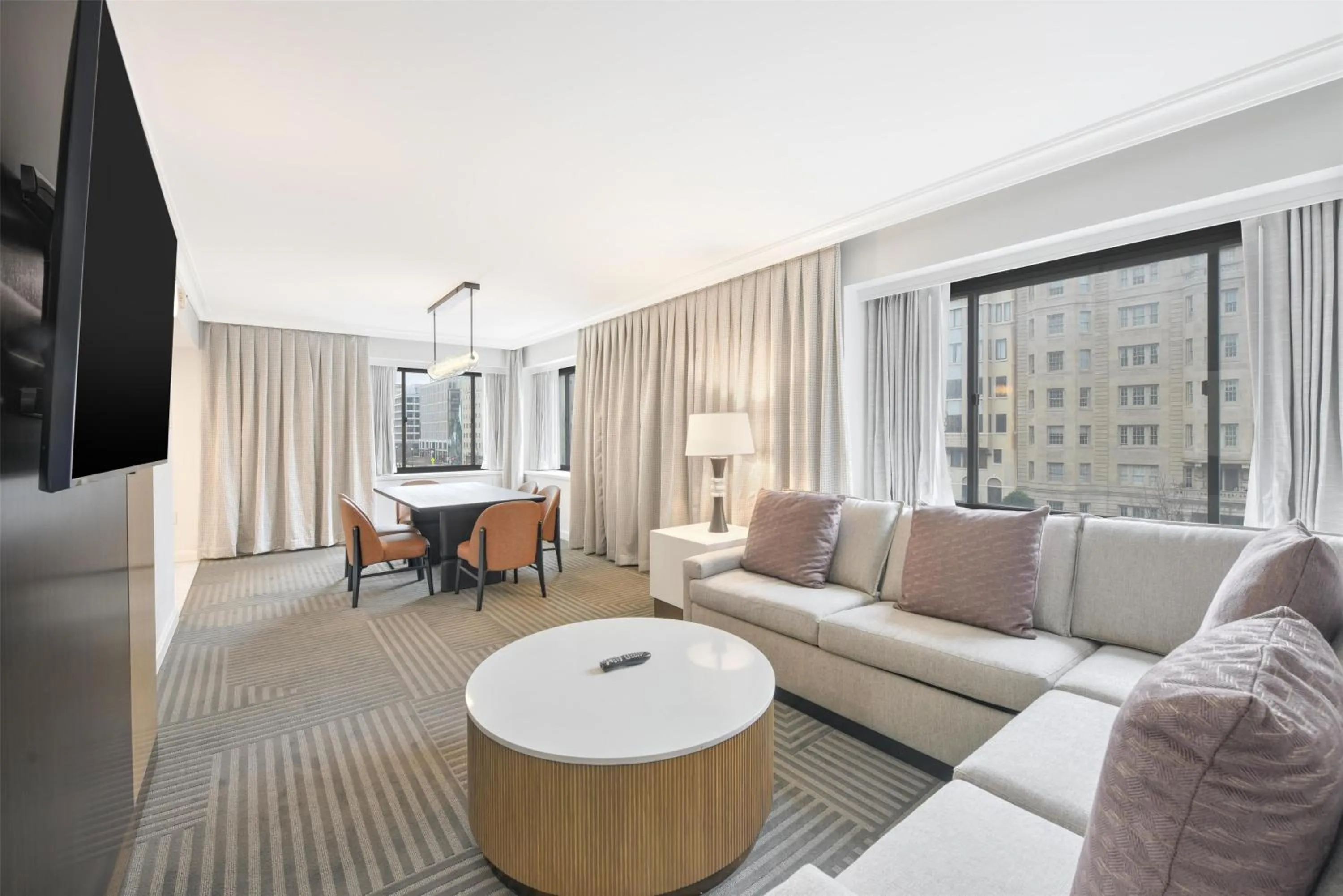 Living room in Capital Hilton