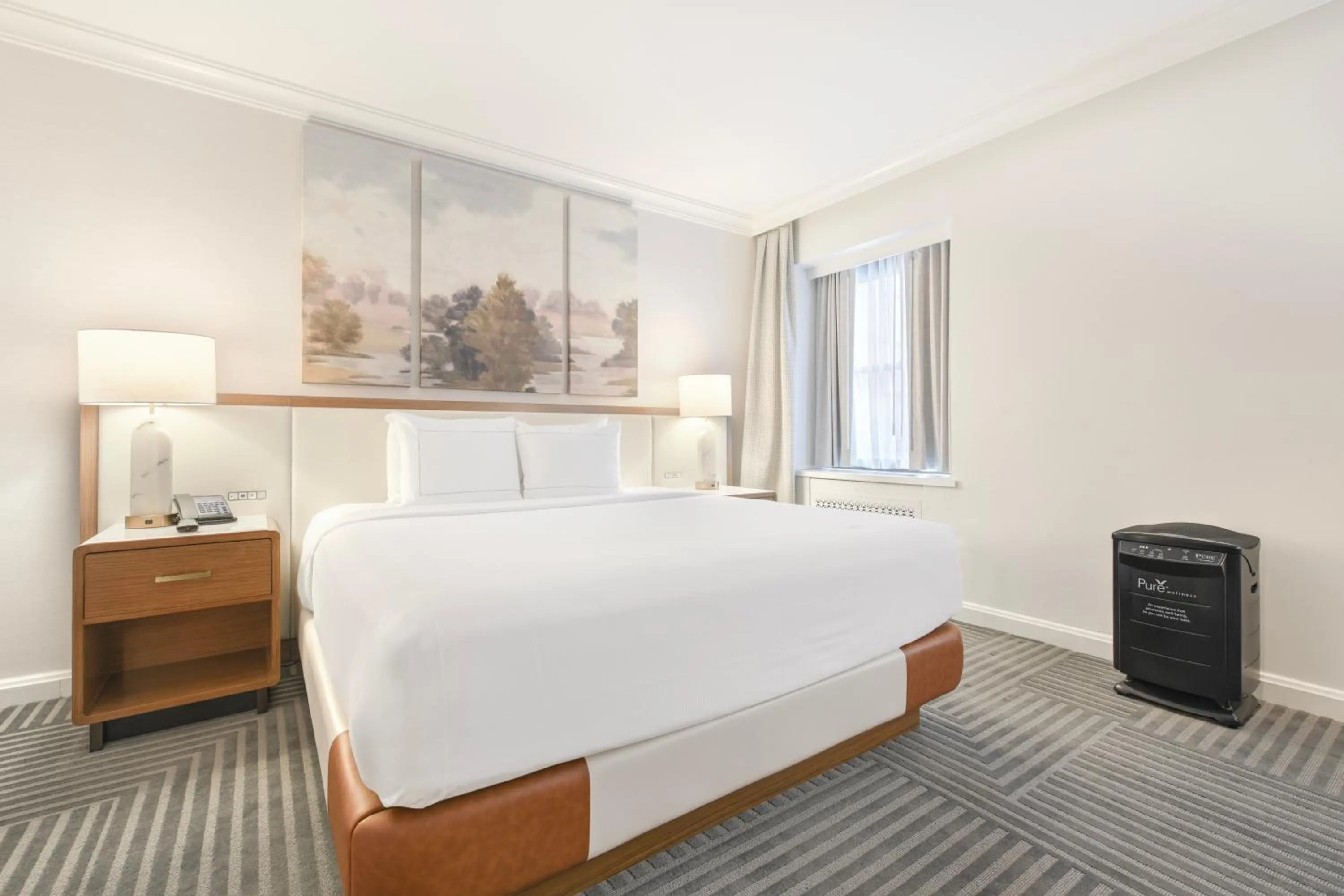 Bedroom, Bed in Capital Hilton