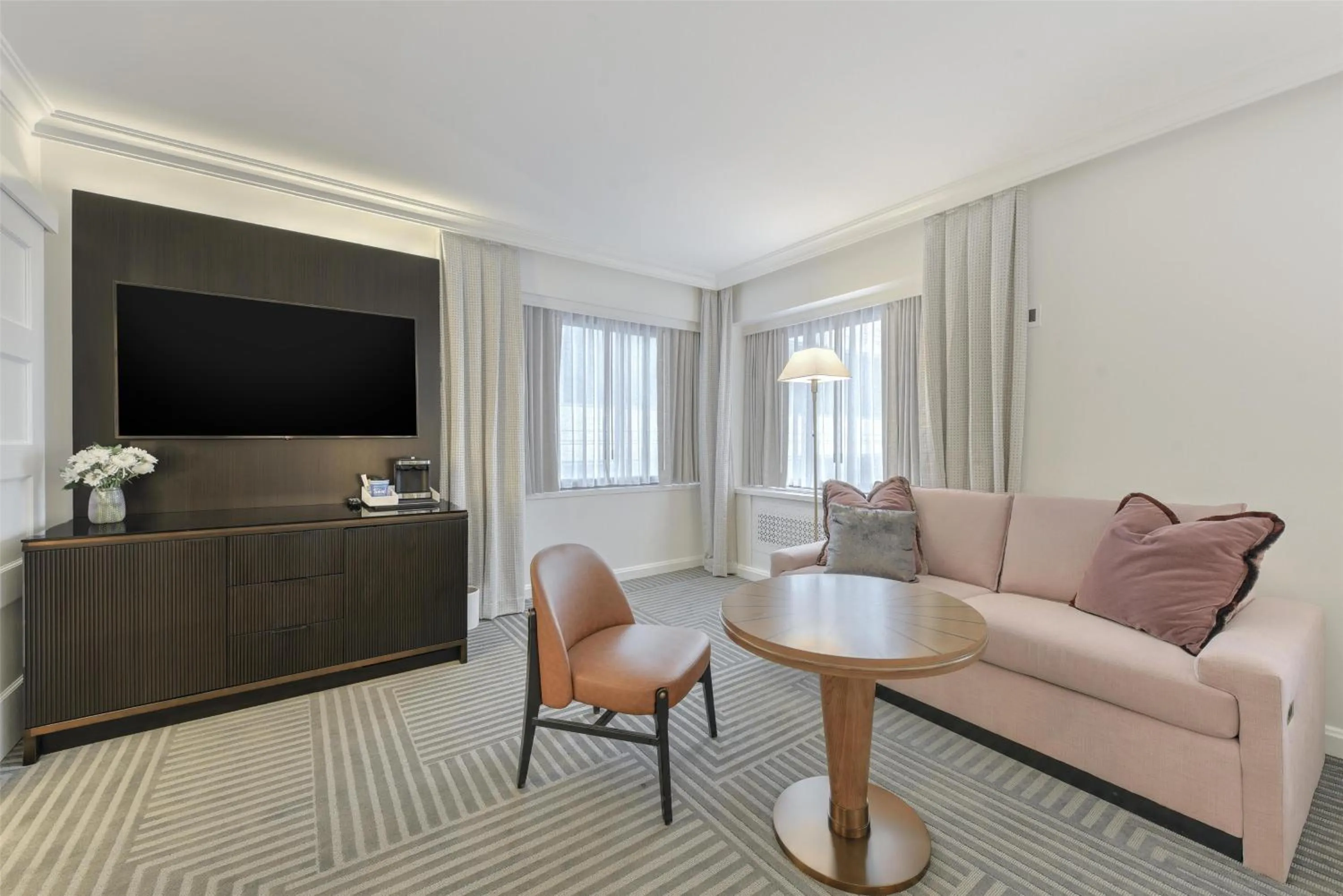 Living room in Capital Hilton