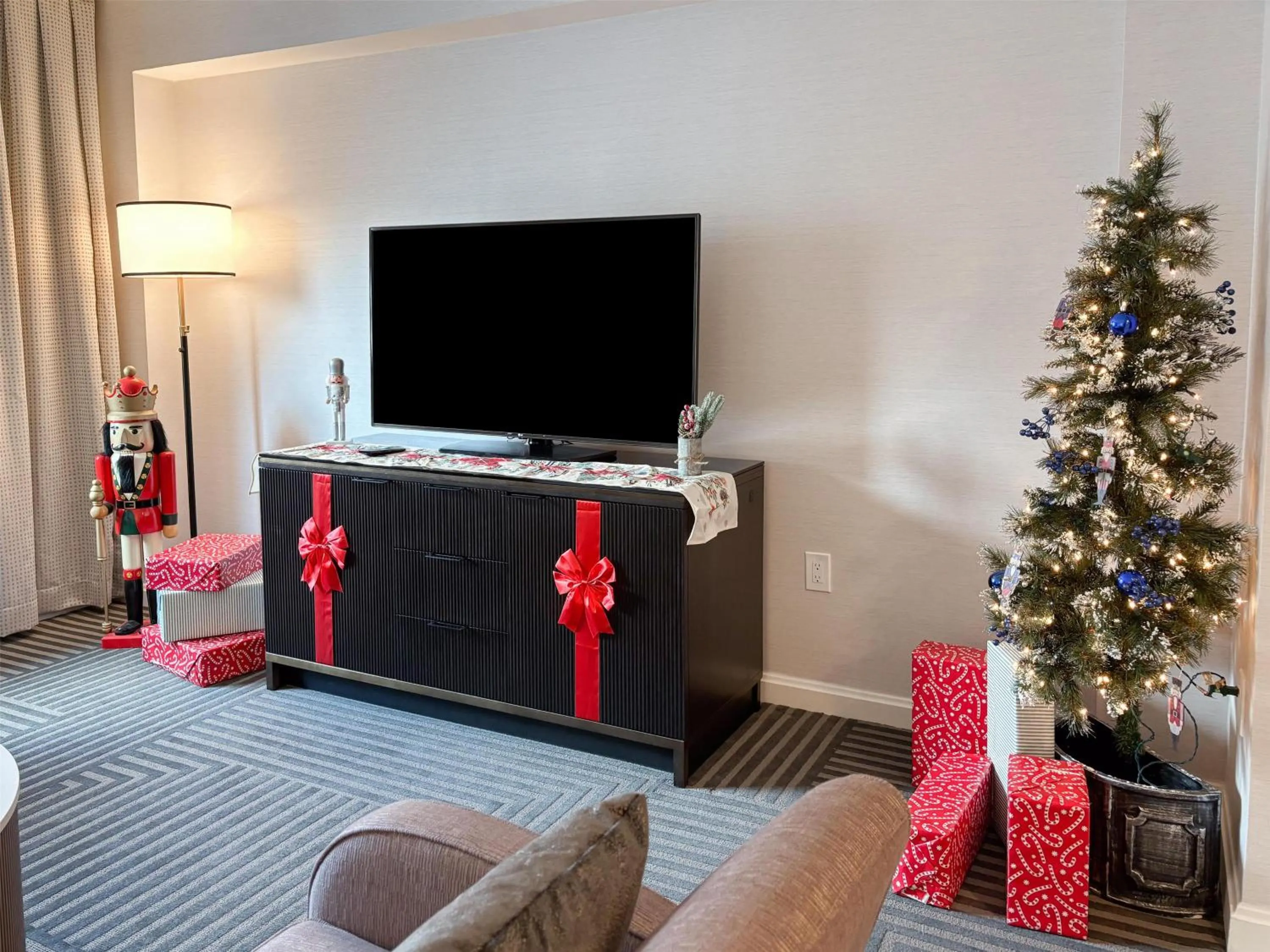 Living room in Capital Hilton