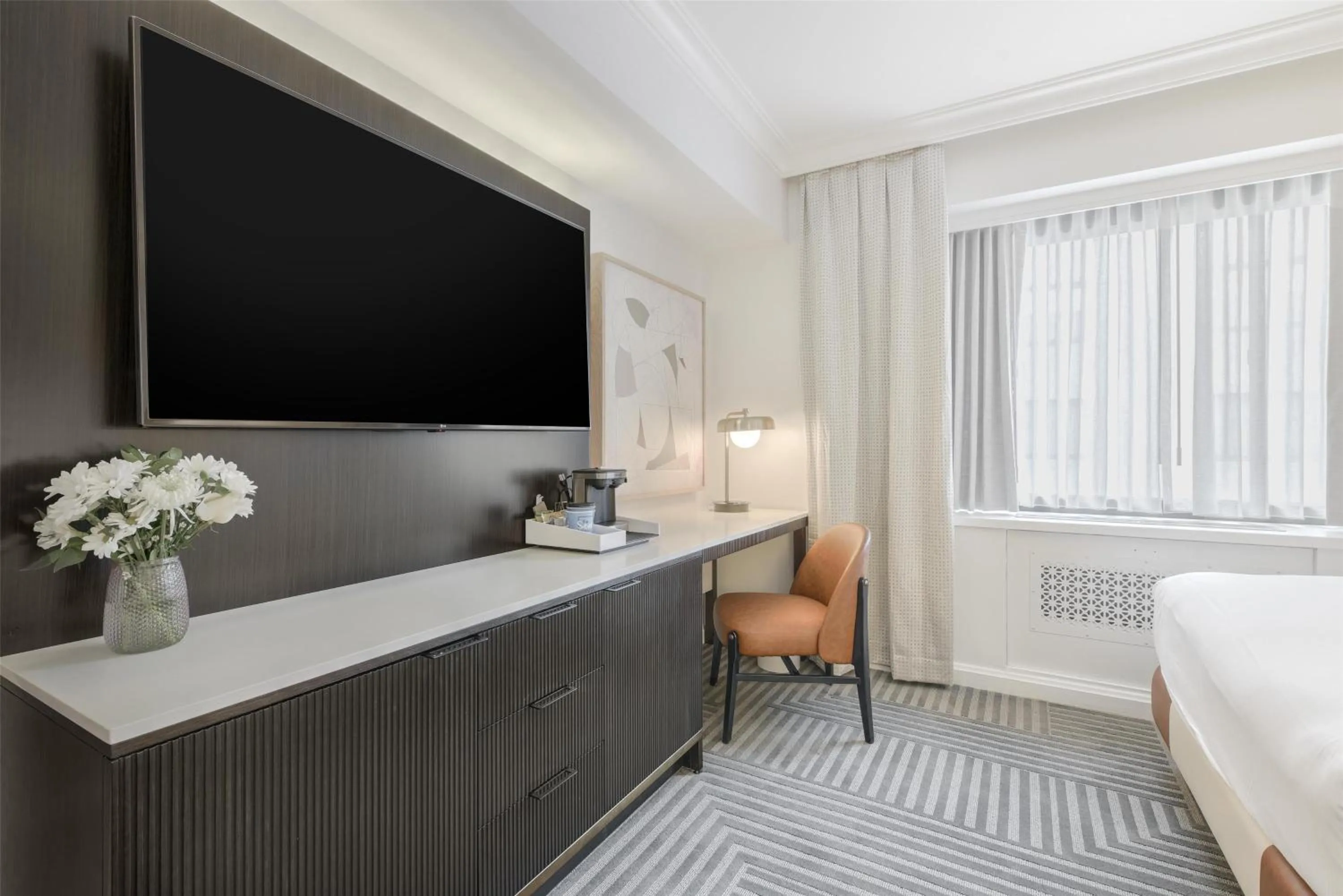 Bedroom, Bed in Capital Hilton