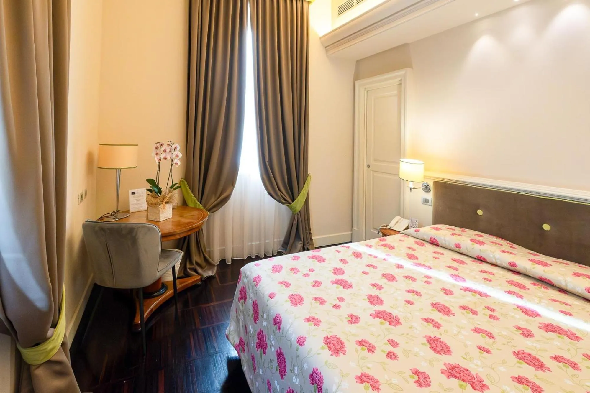 Bedroom, Bed in Hotel Patria