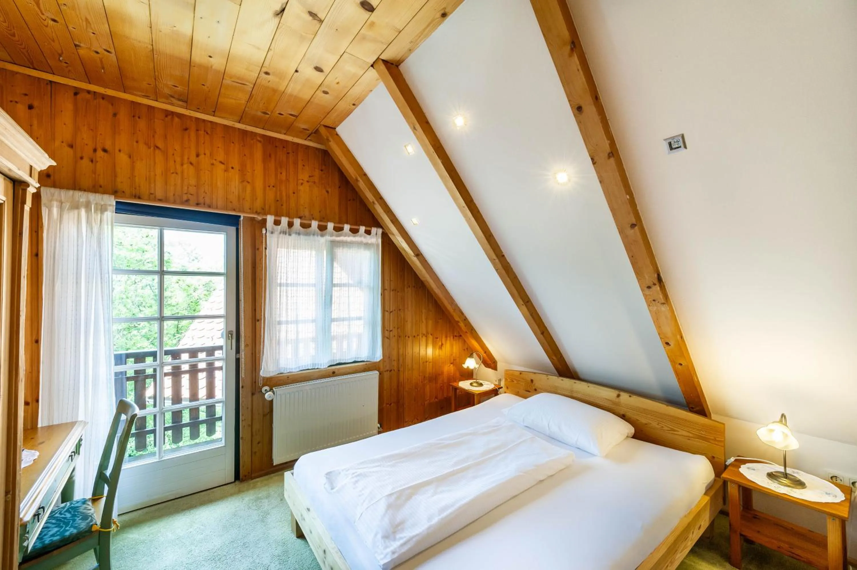 Photo of the whole room, Bed in Stoffbauer GmbH