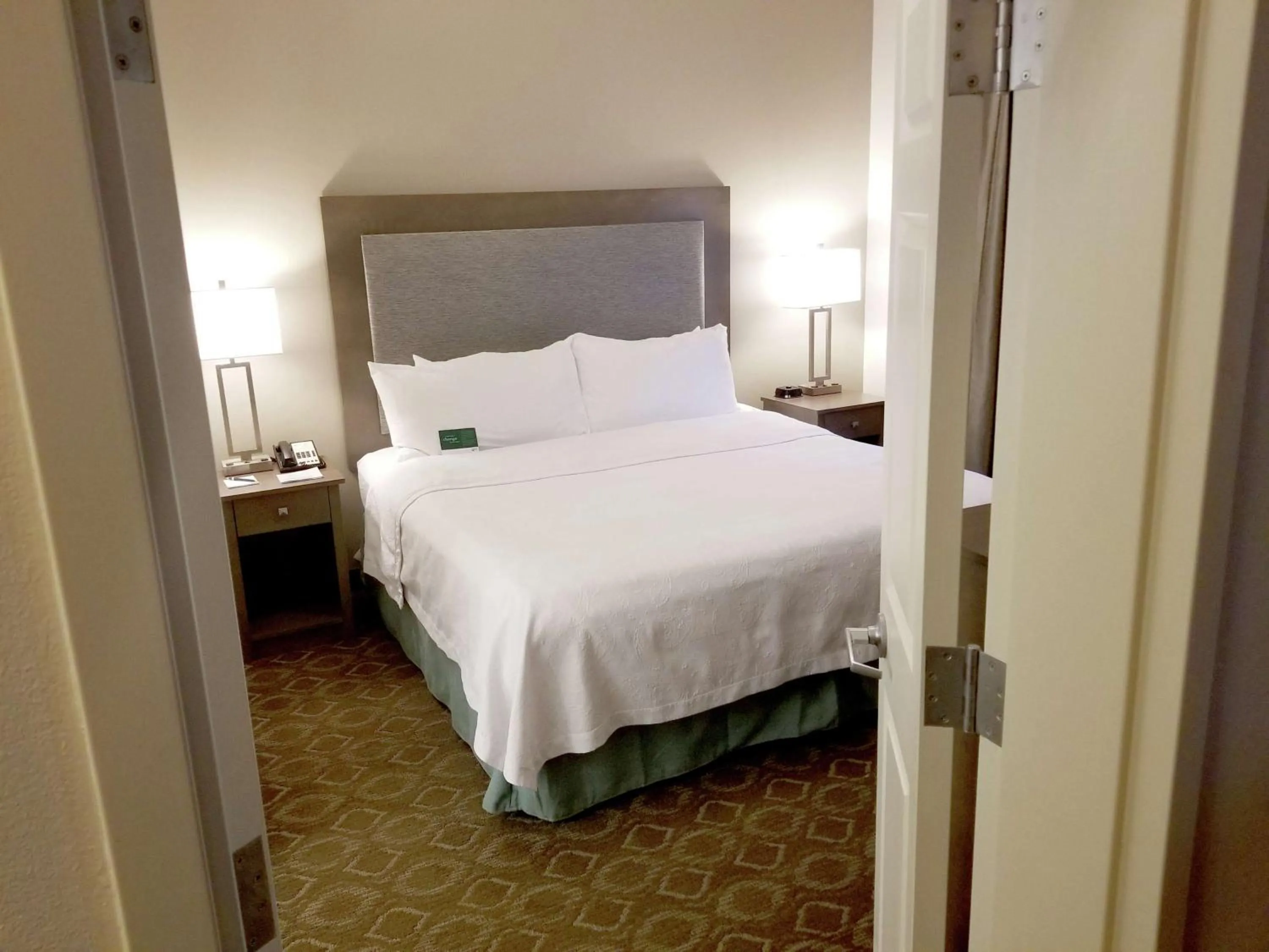 Photo of the whole room, Bed in Homewood Suites by Hilton Orlando Maitland